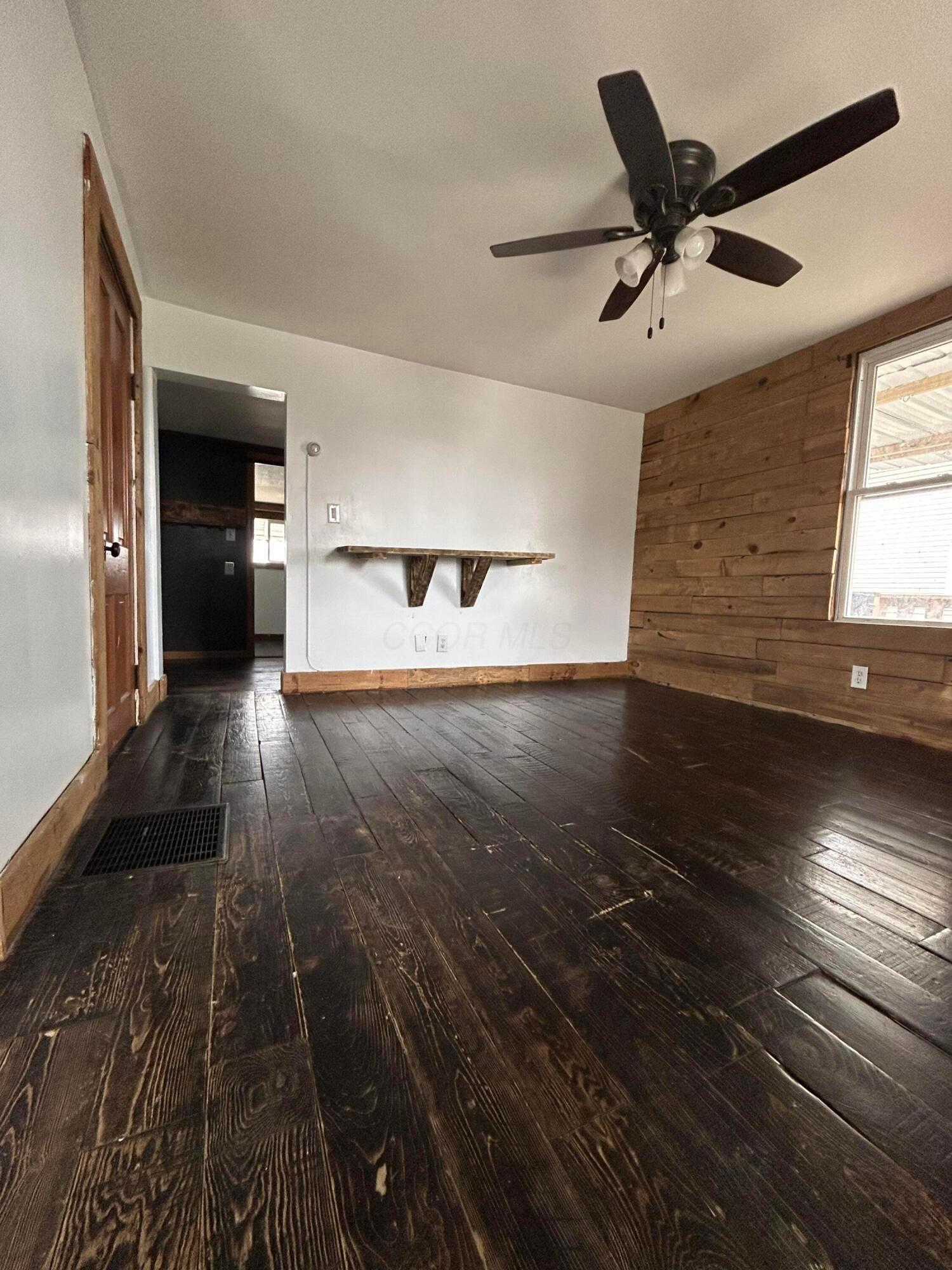 126 Main Street W Property Photo 14