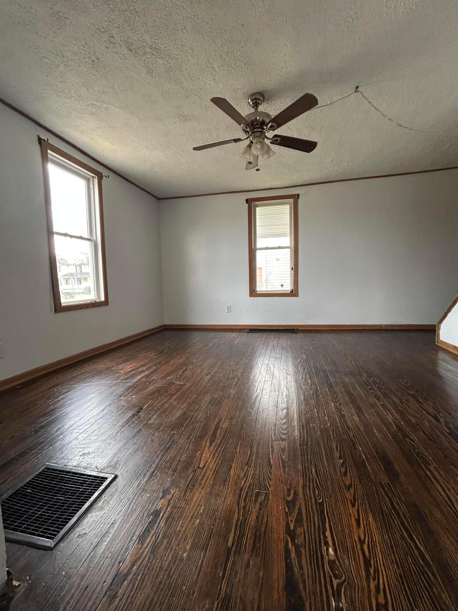 126 Main Street W Property Photo 18