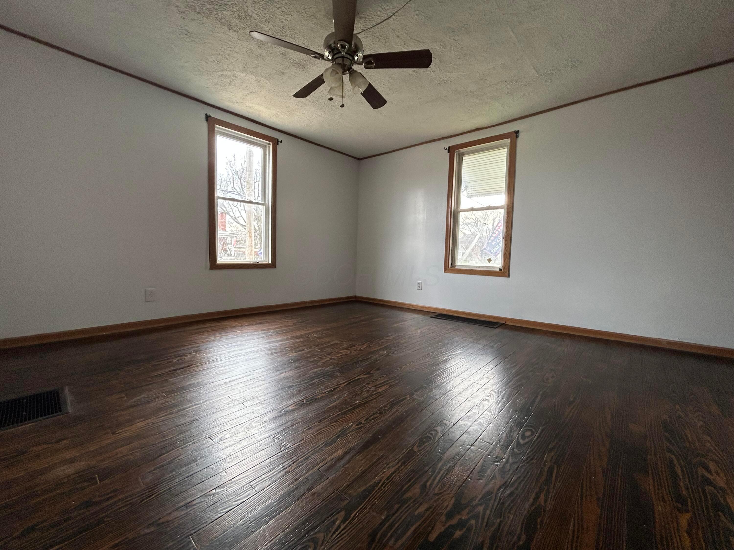 126 Main Street W Property Photo 19