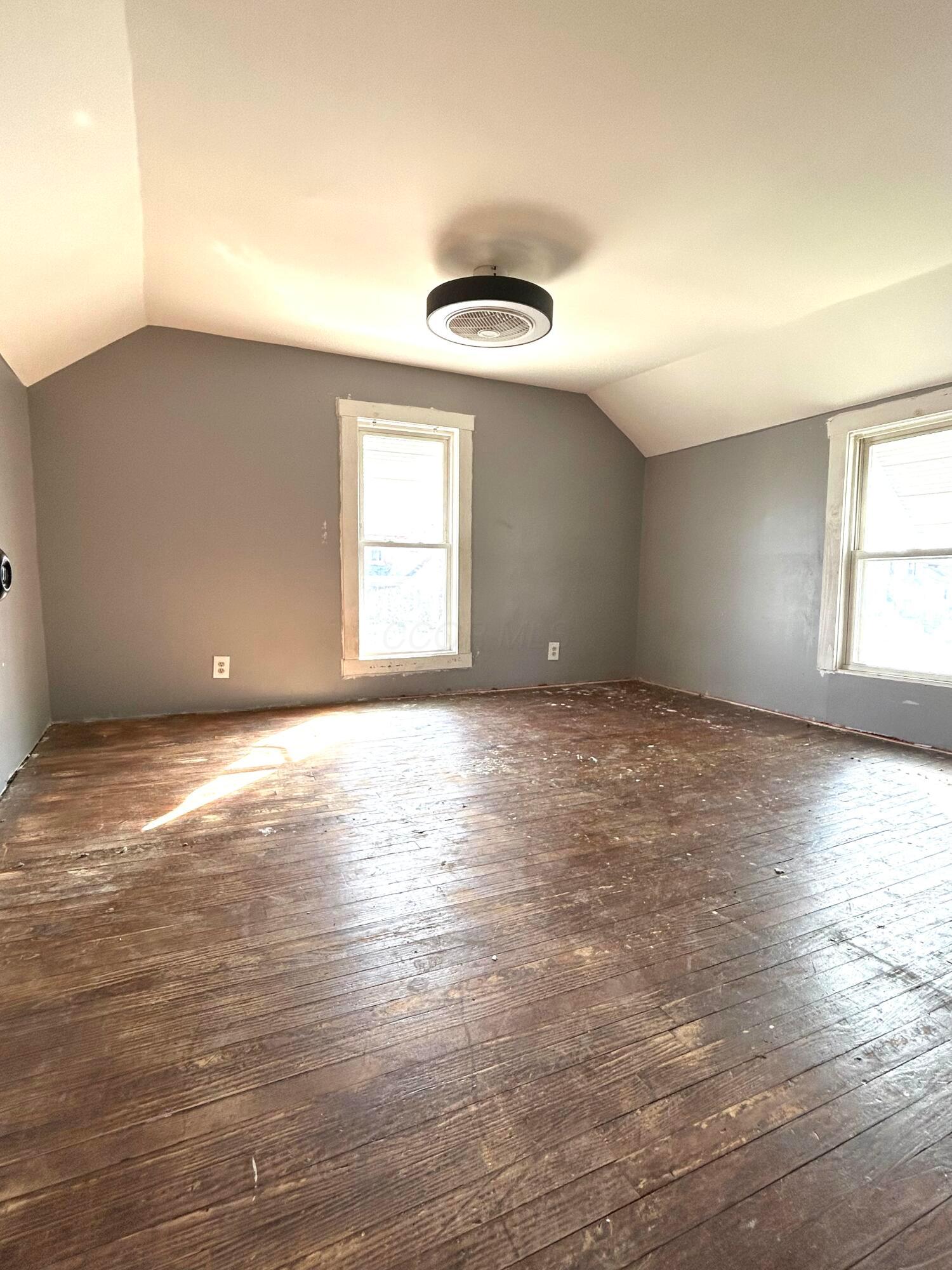 126 Main Street W Property Photo 28