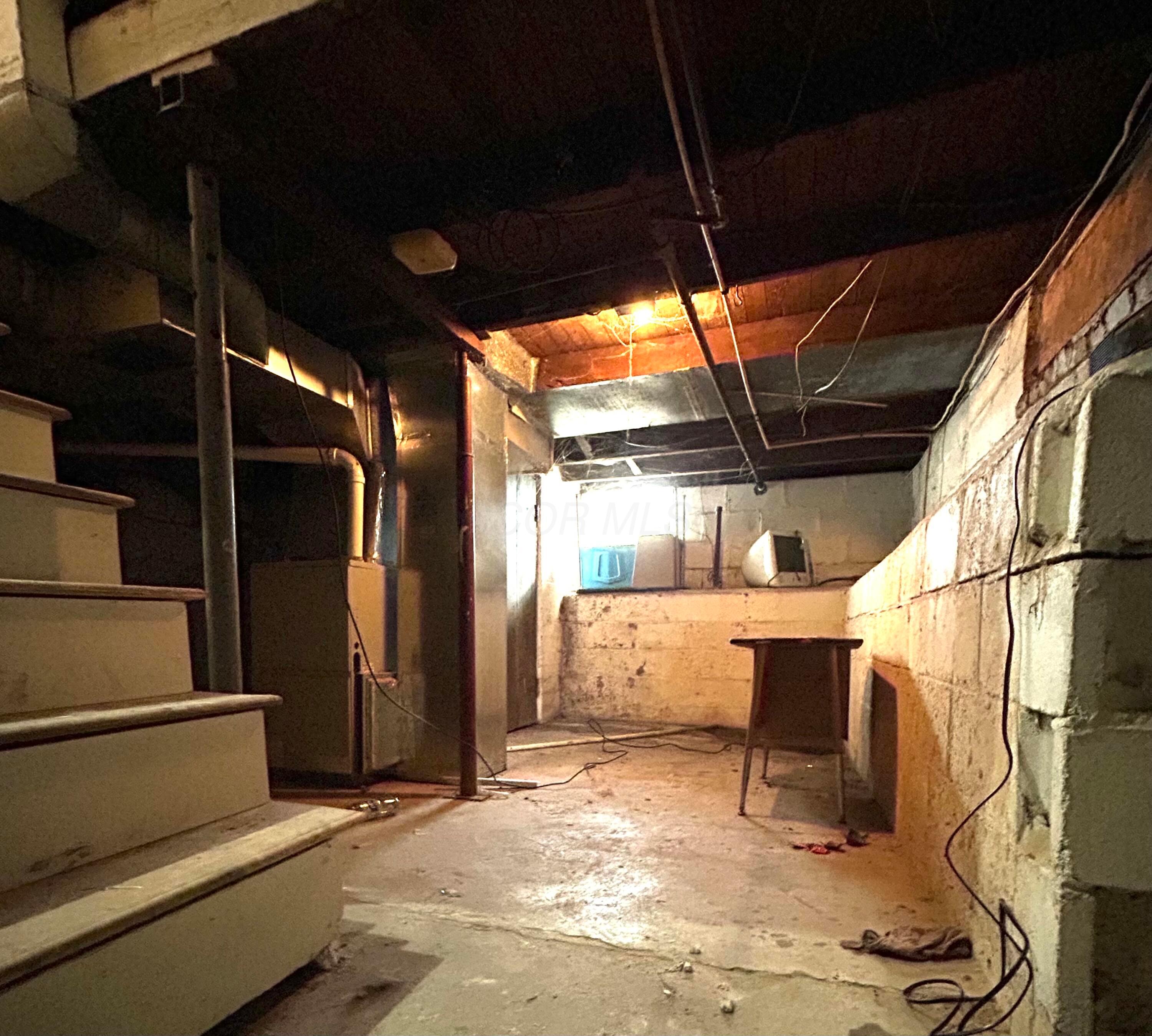 126 Main Street W Property Photo 33