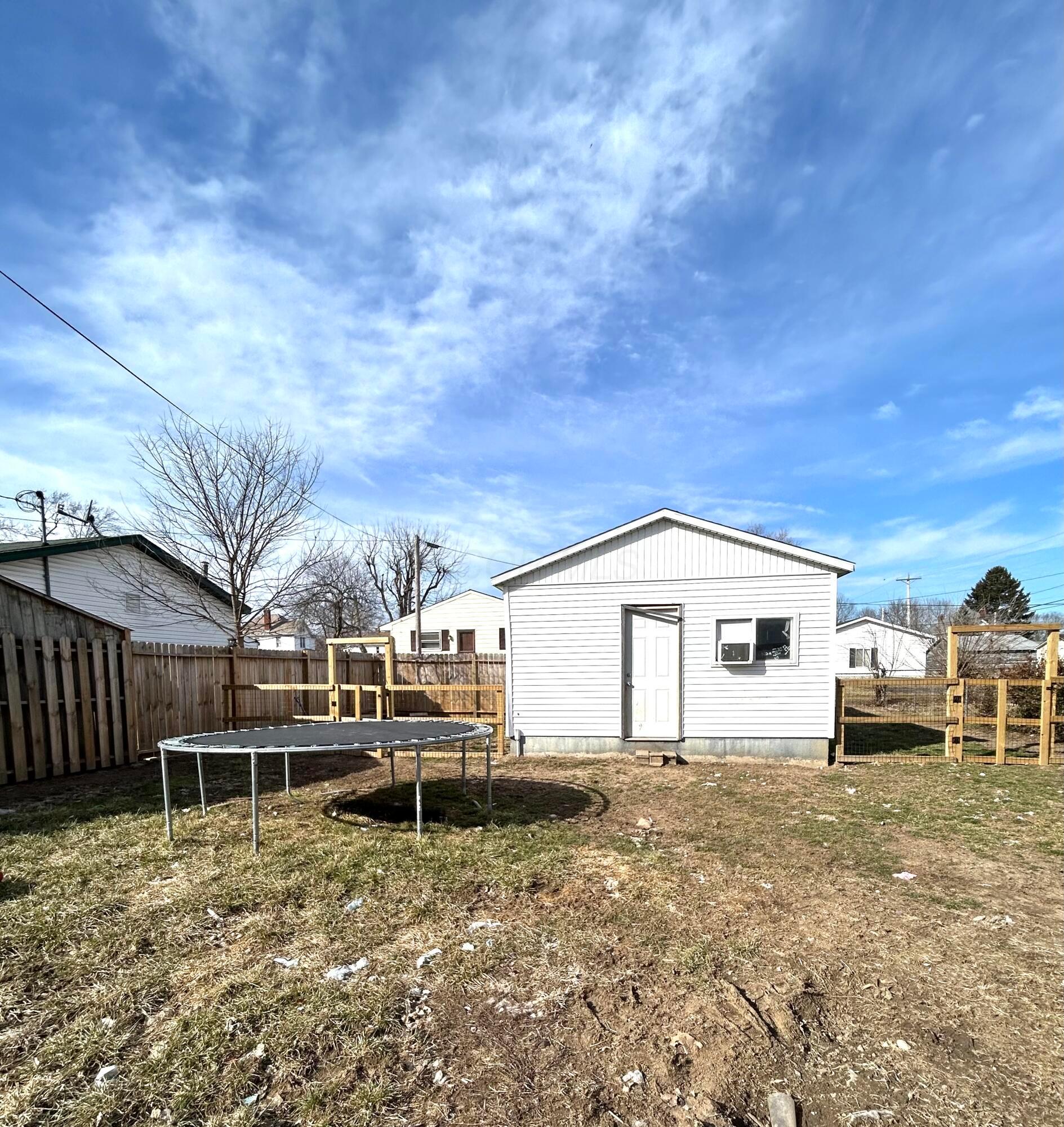 126 Main Street W Property Photo 38