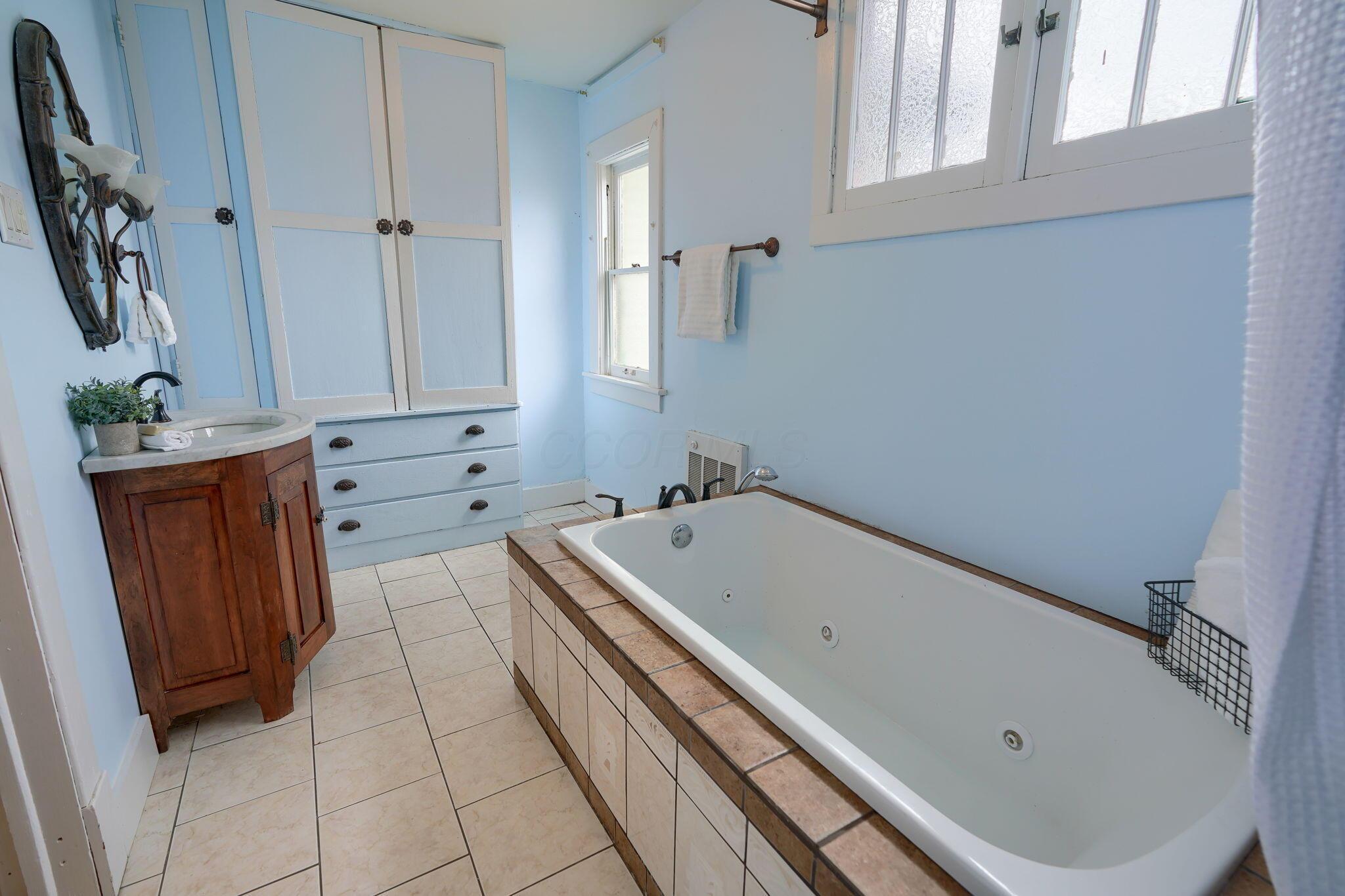 144 S Mulberry Street Property Photo 37