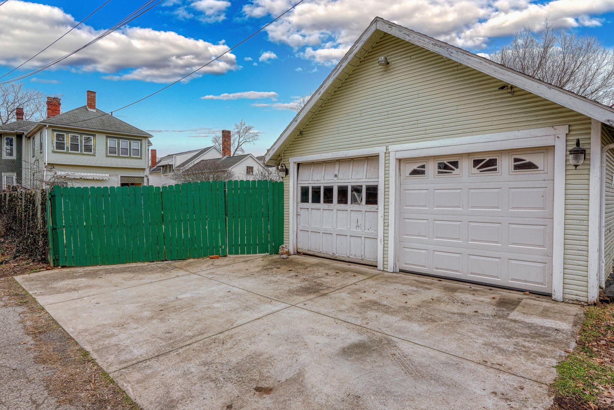 144 S Mulberry Street Property Photo 44