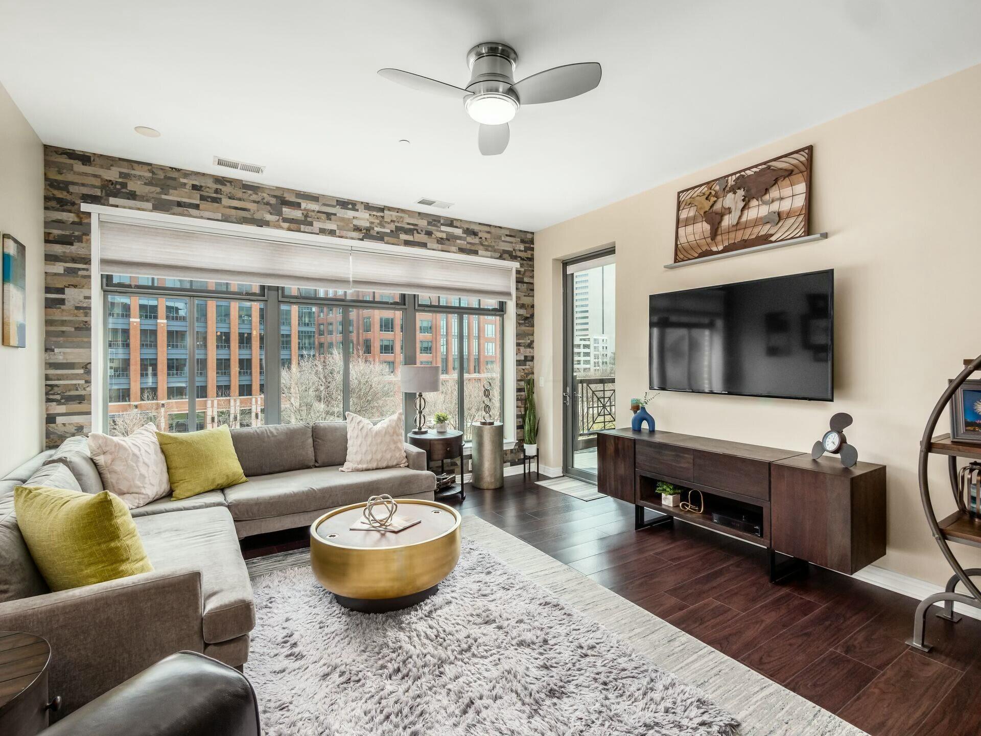 250 Daniel Burnham Square, 405 Property Photo 1