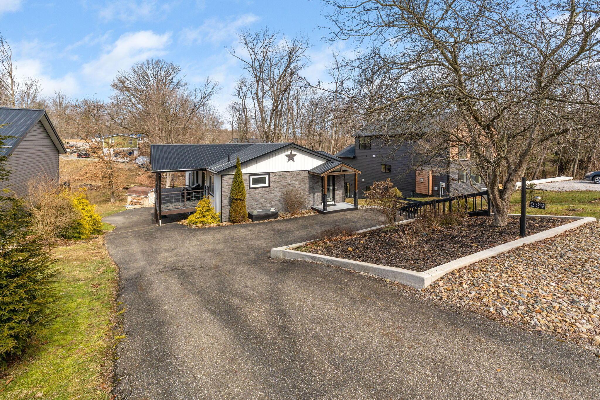 229 Green Valley Drive Property Photo 2