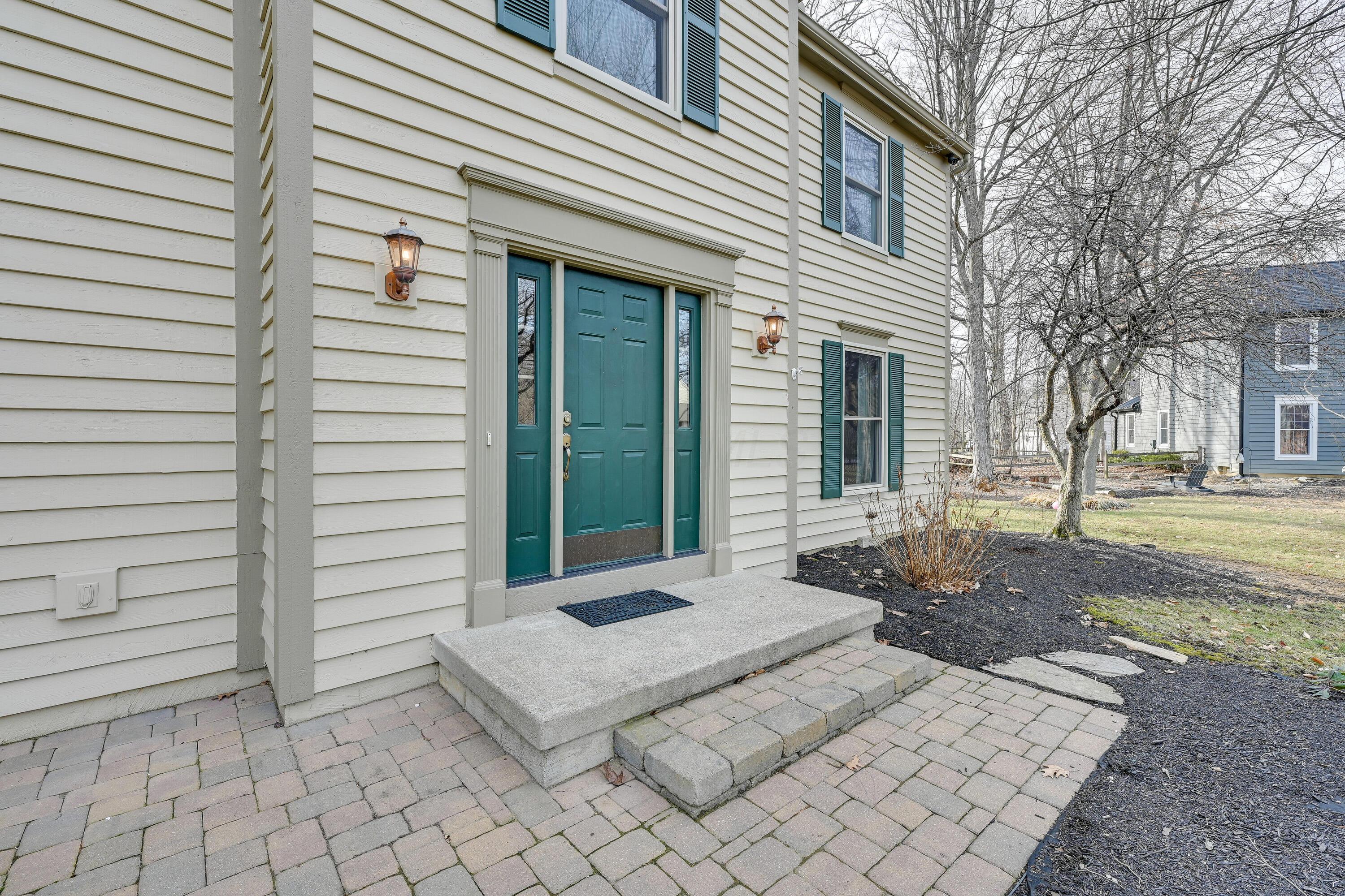 6000 Woodbrook Court Property Photo 4