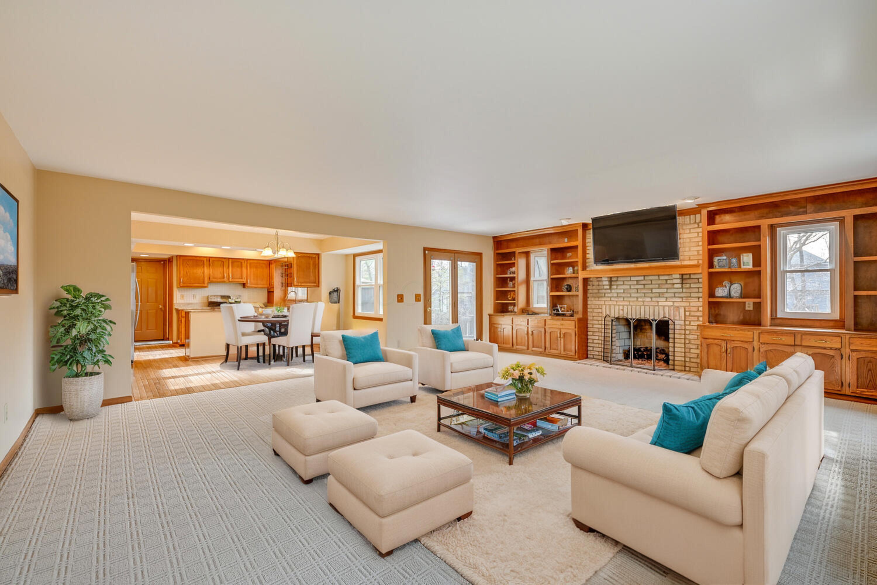6000 Woodbrook Court Property Photo 6