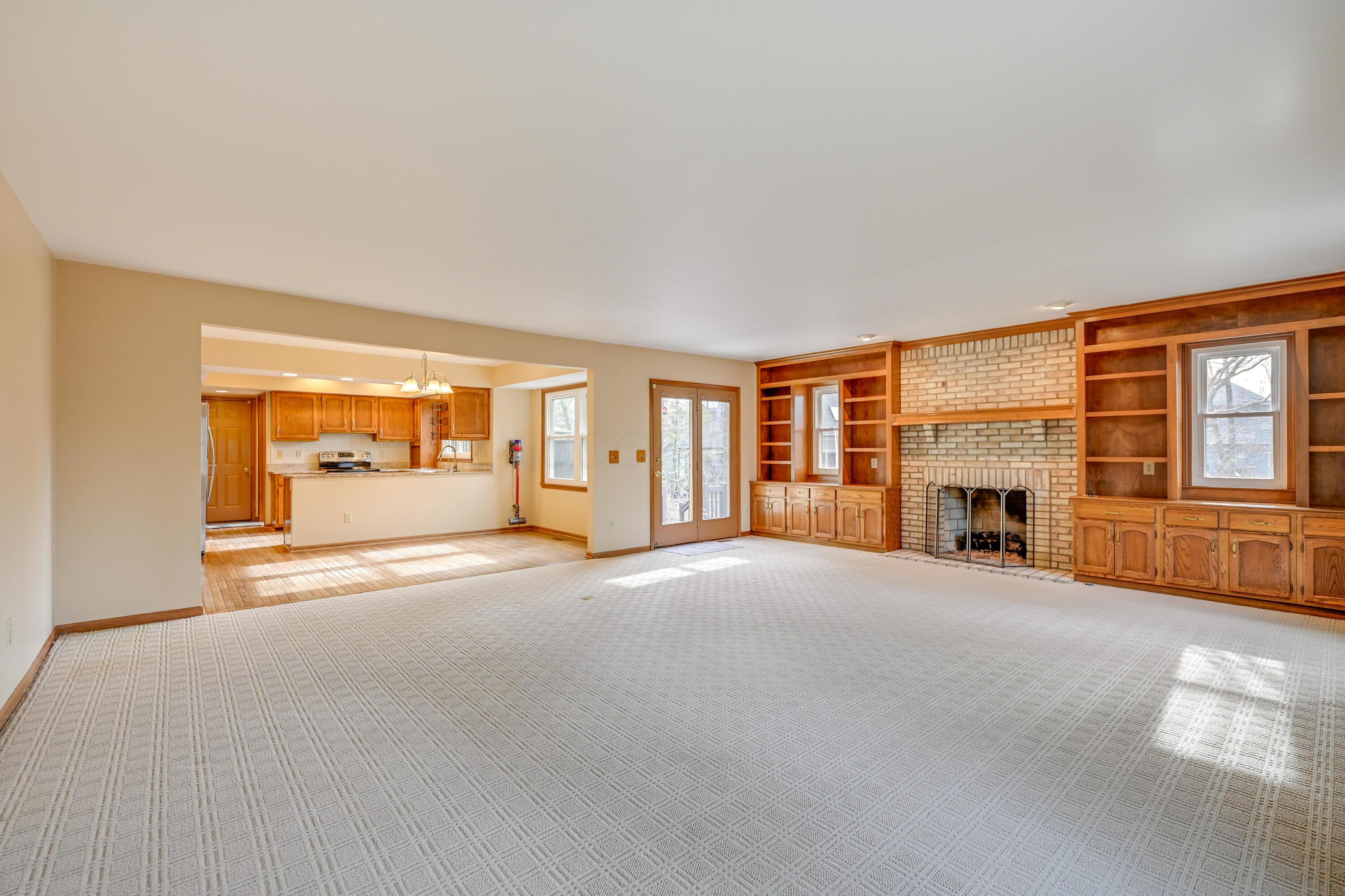 6000 Woodbrook Court Property Photo 7