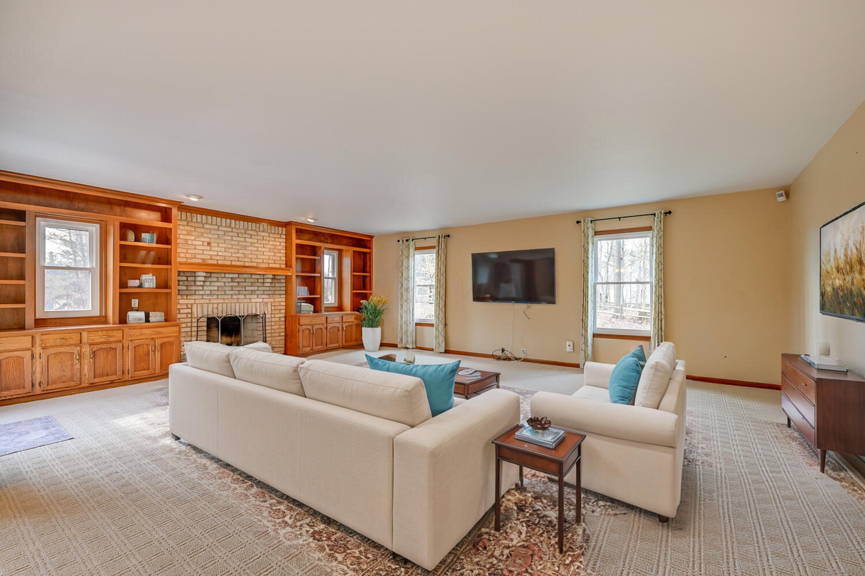 6000 Woodbrook Court Property Photo 8