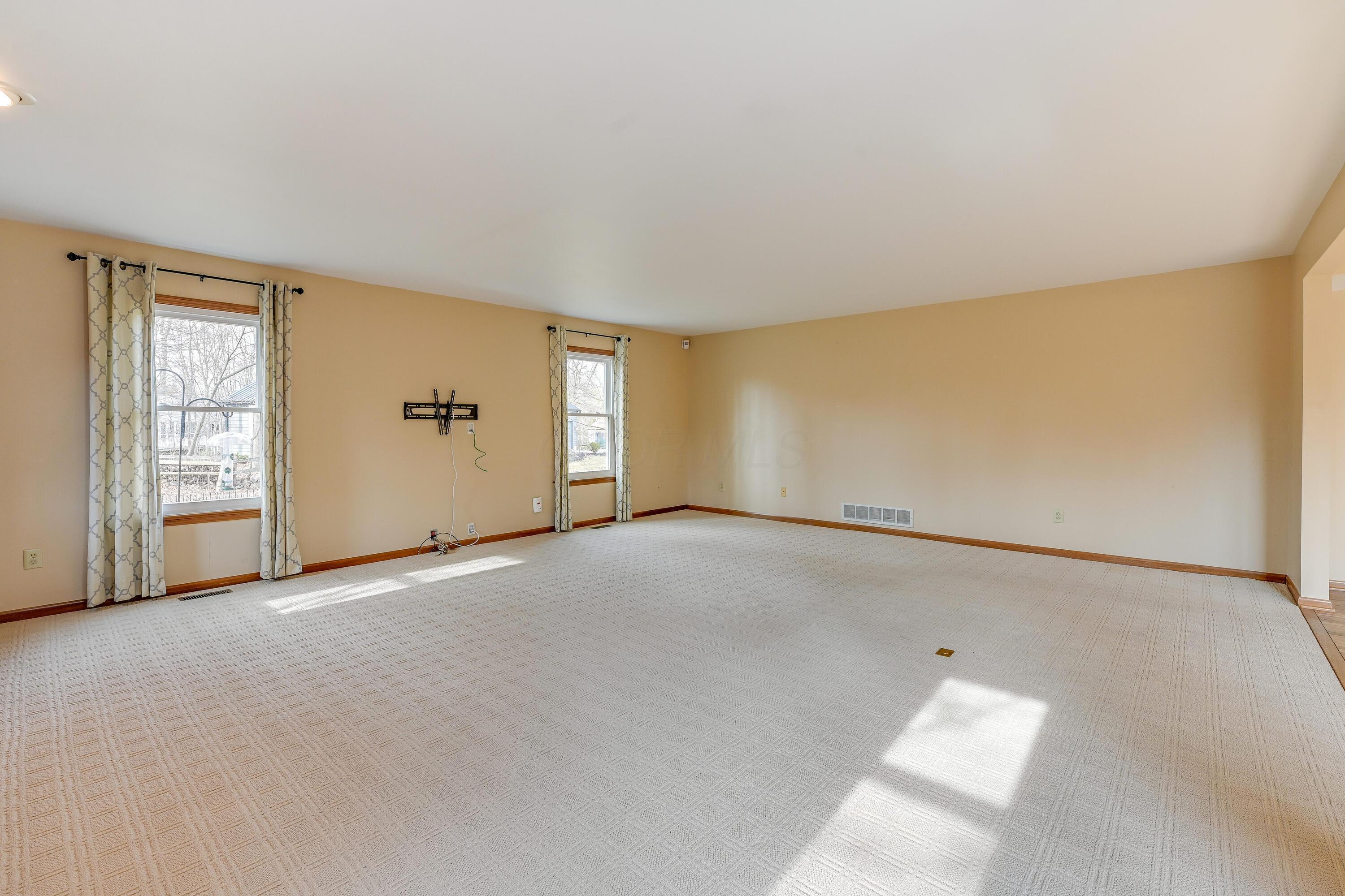 6000 Woodbrook Court Property Photo 11