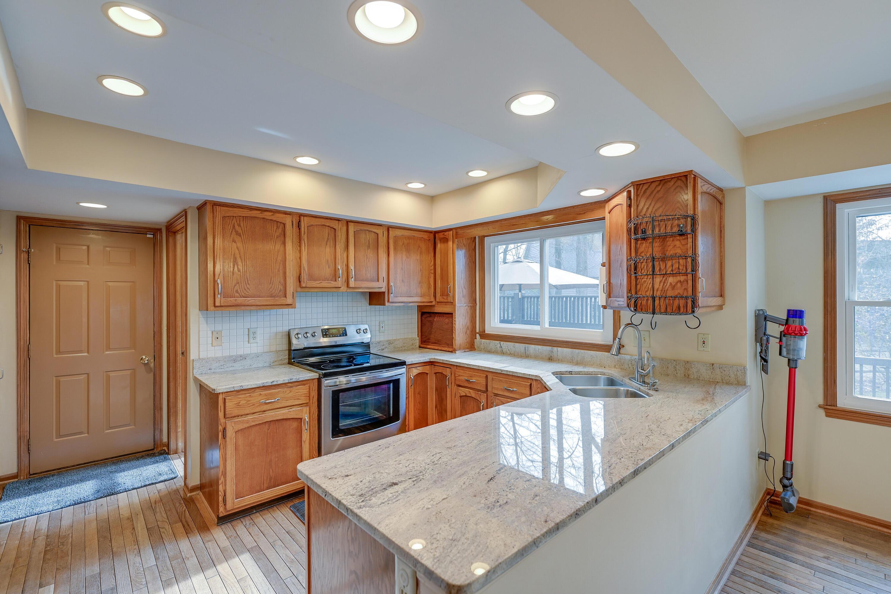 6000 Woodbrook Court Property Photo 16