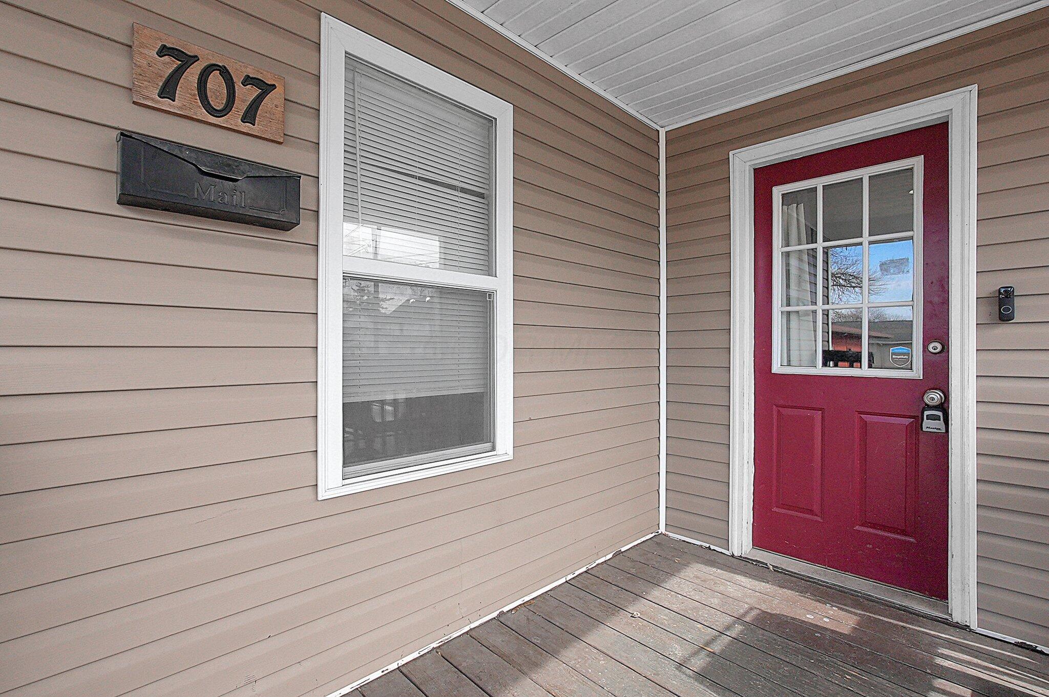 707 E 6th Avenue Property Photo 2