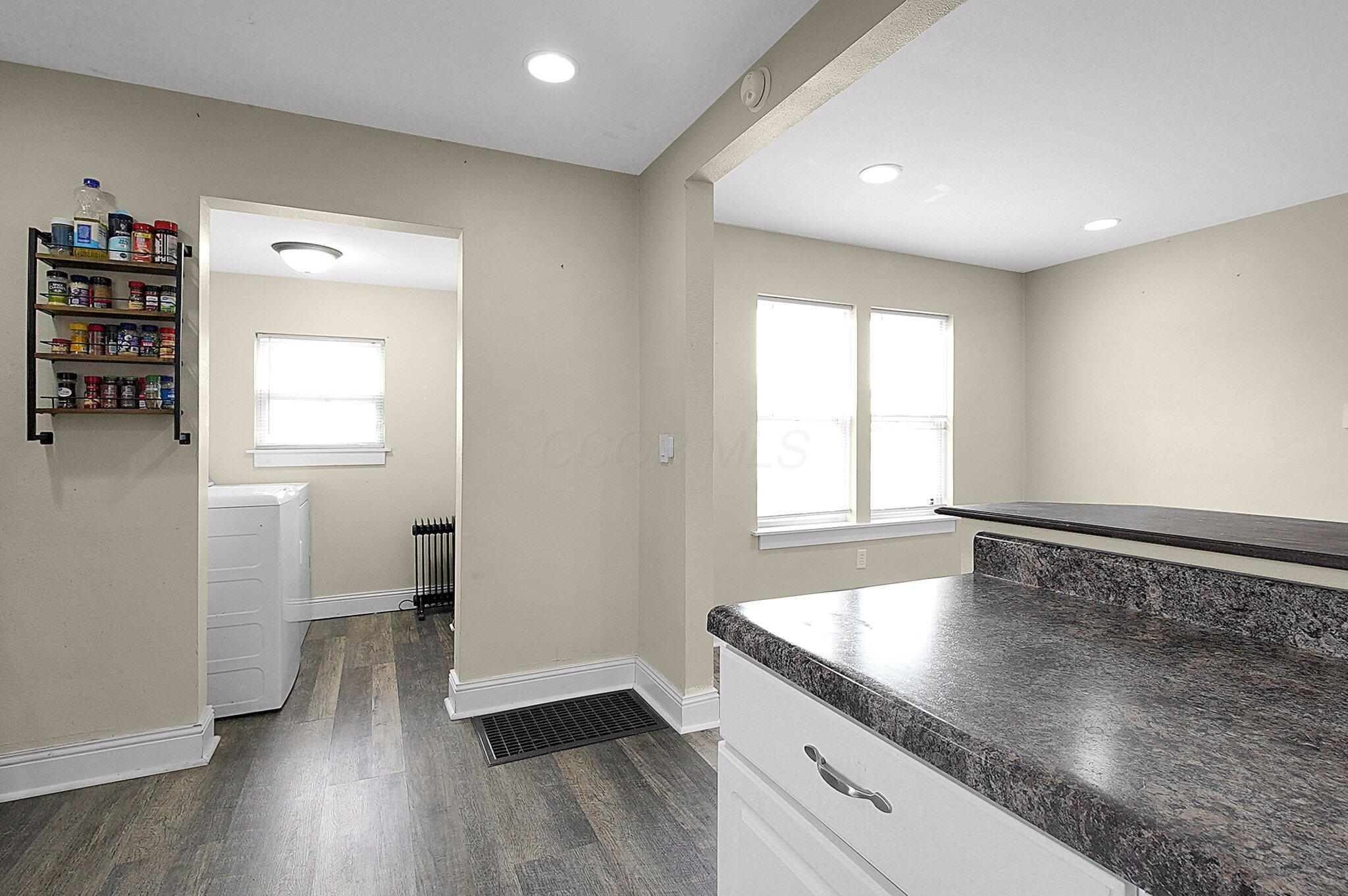 707 E 6th Avenue Property Photo 10