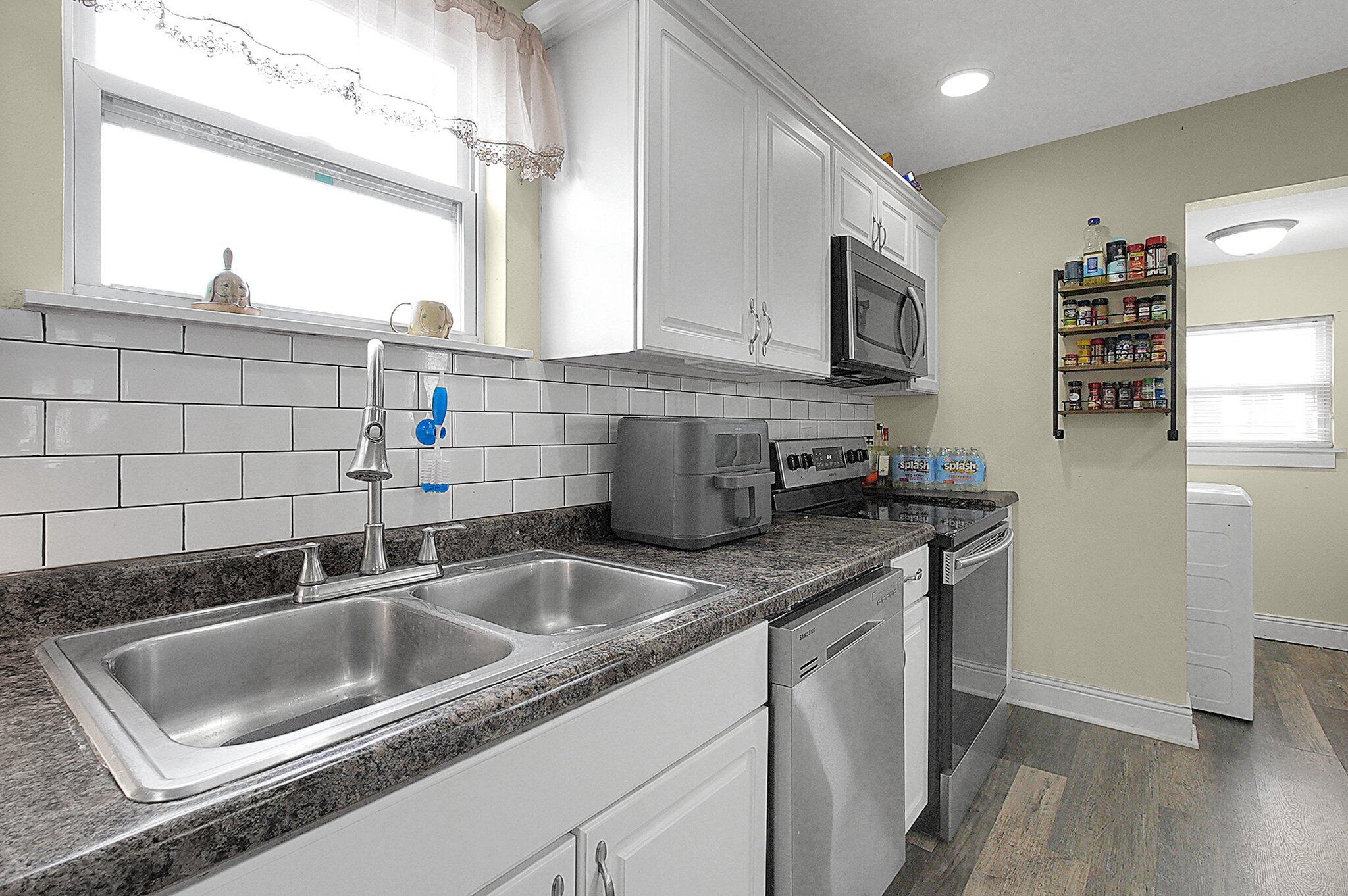 707 E 6th Avenue Property Photo 11