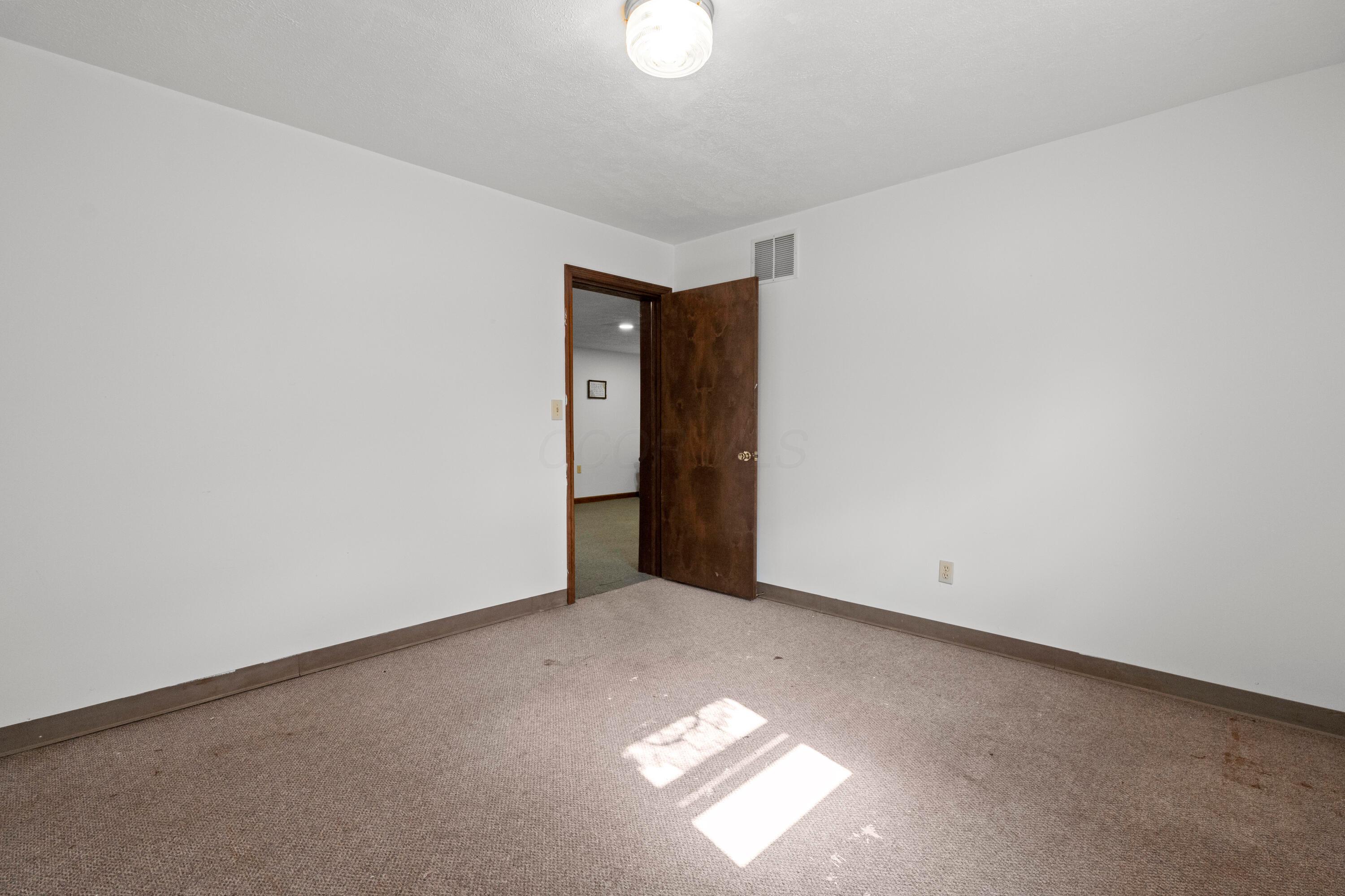 1109 Walker Street Property Photo 10