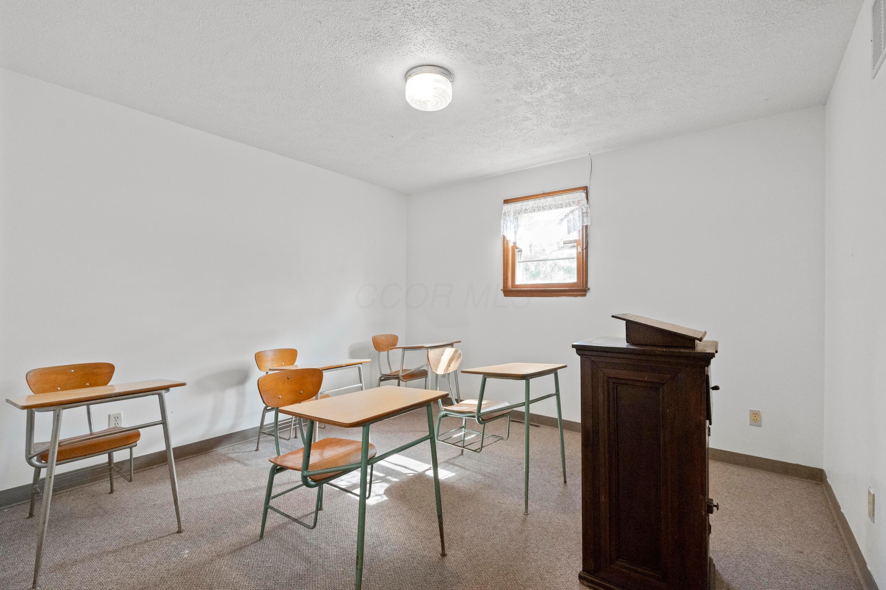 1109 Walker Street Property Photo 11