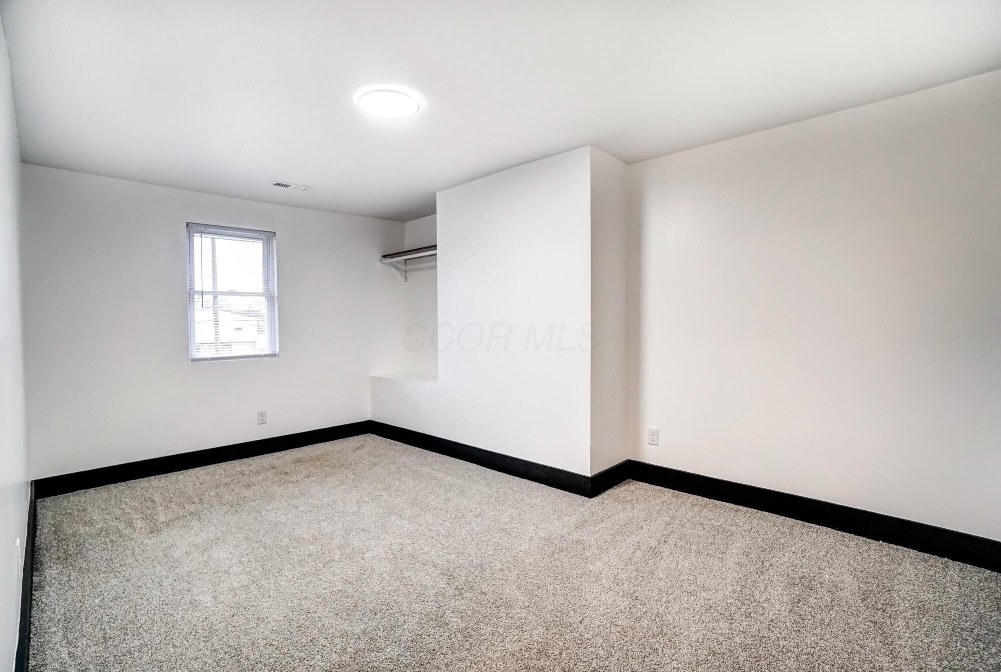 1665 E Livingston Avenue Property Photo 19