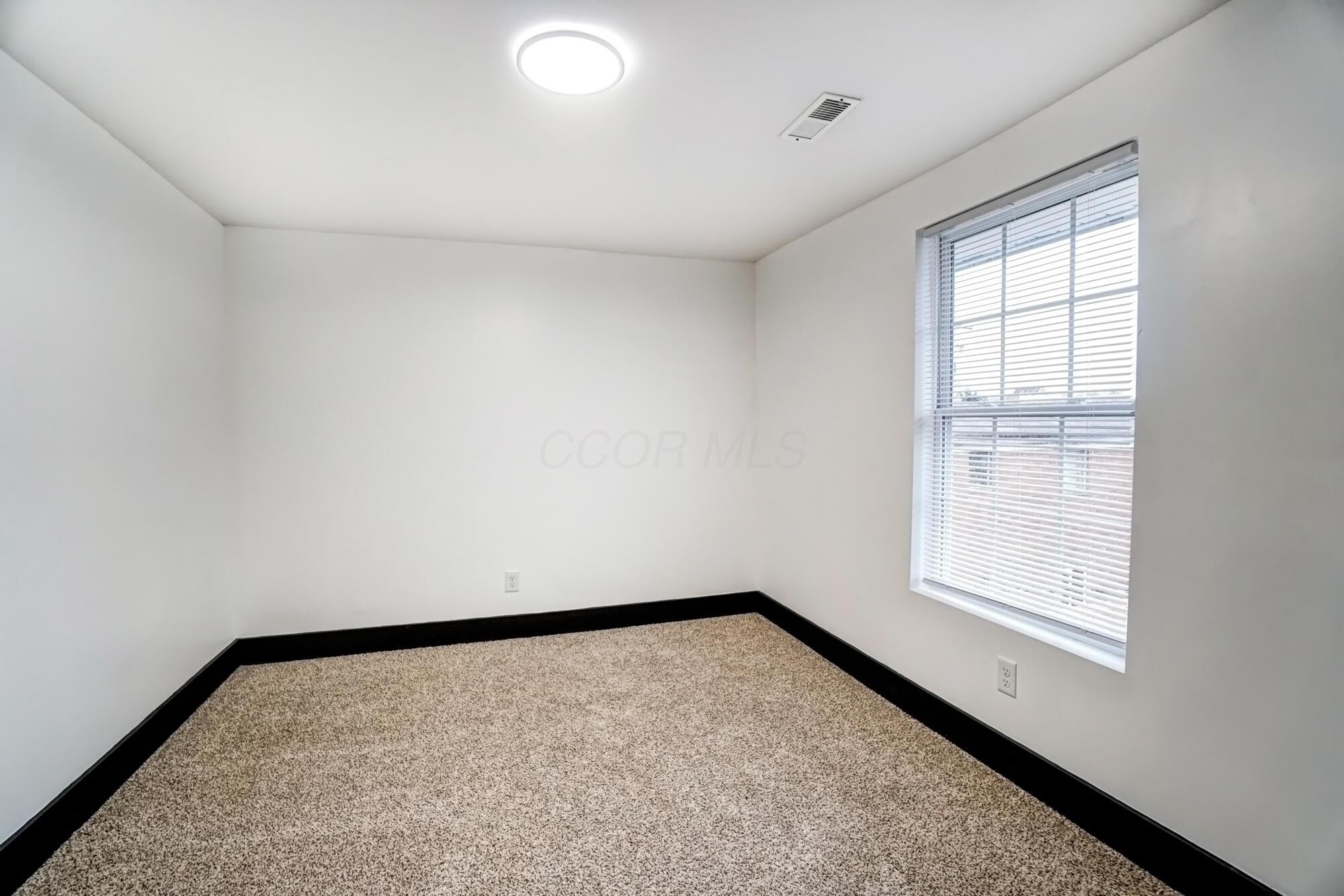 1665 E Livingston Avenue Property Photo 25