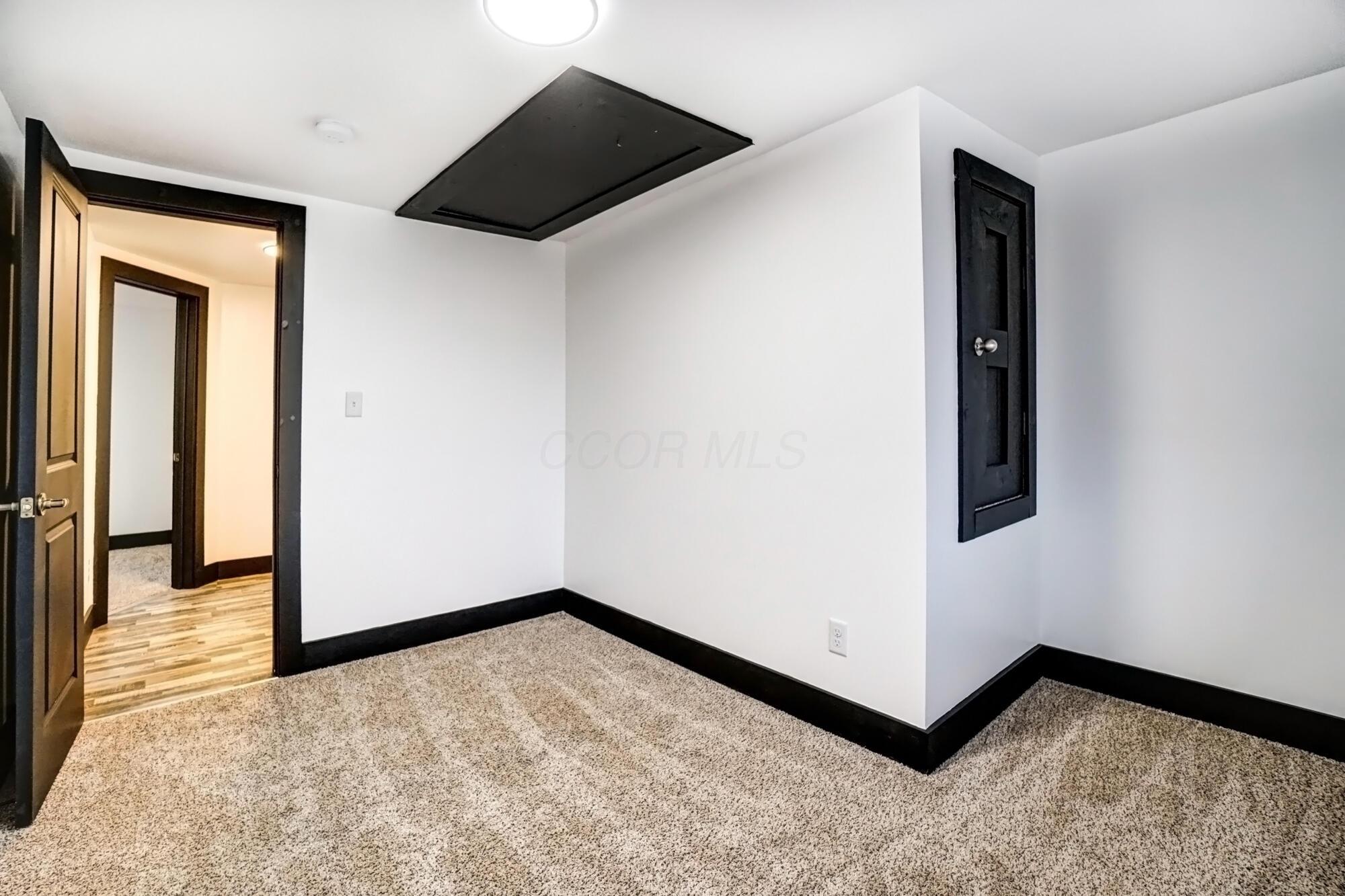 1665 E Livingston Avenue Property Photo 28