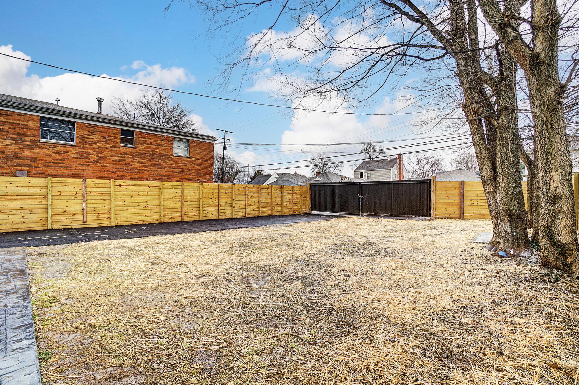 1665 E Livingston Avenue Property Photo 30