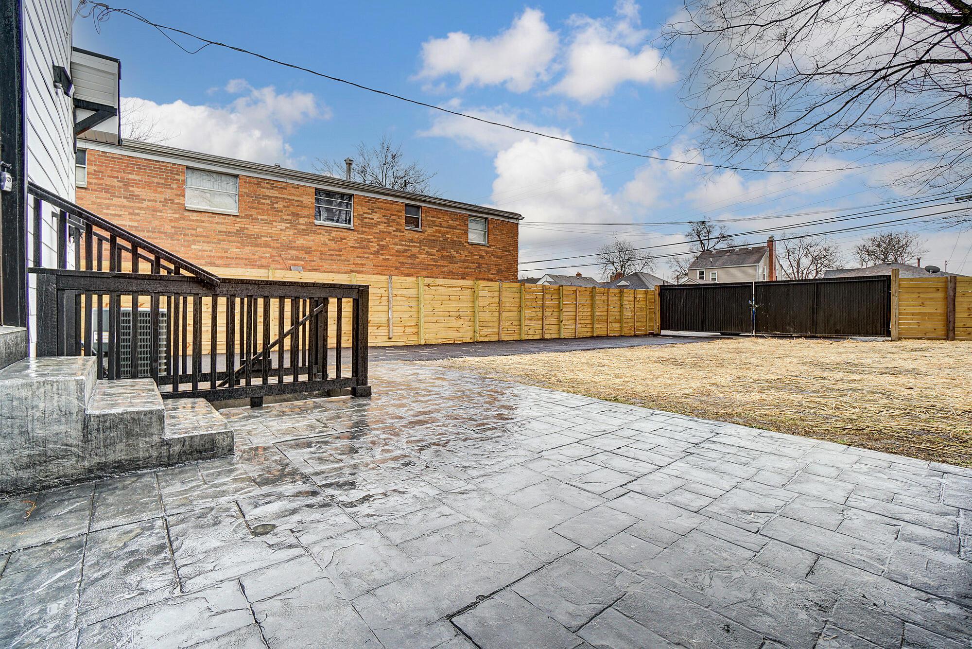 1665 E Livingston Avenue Property Photo 31