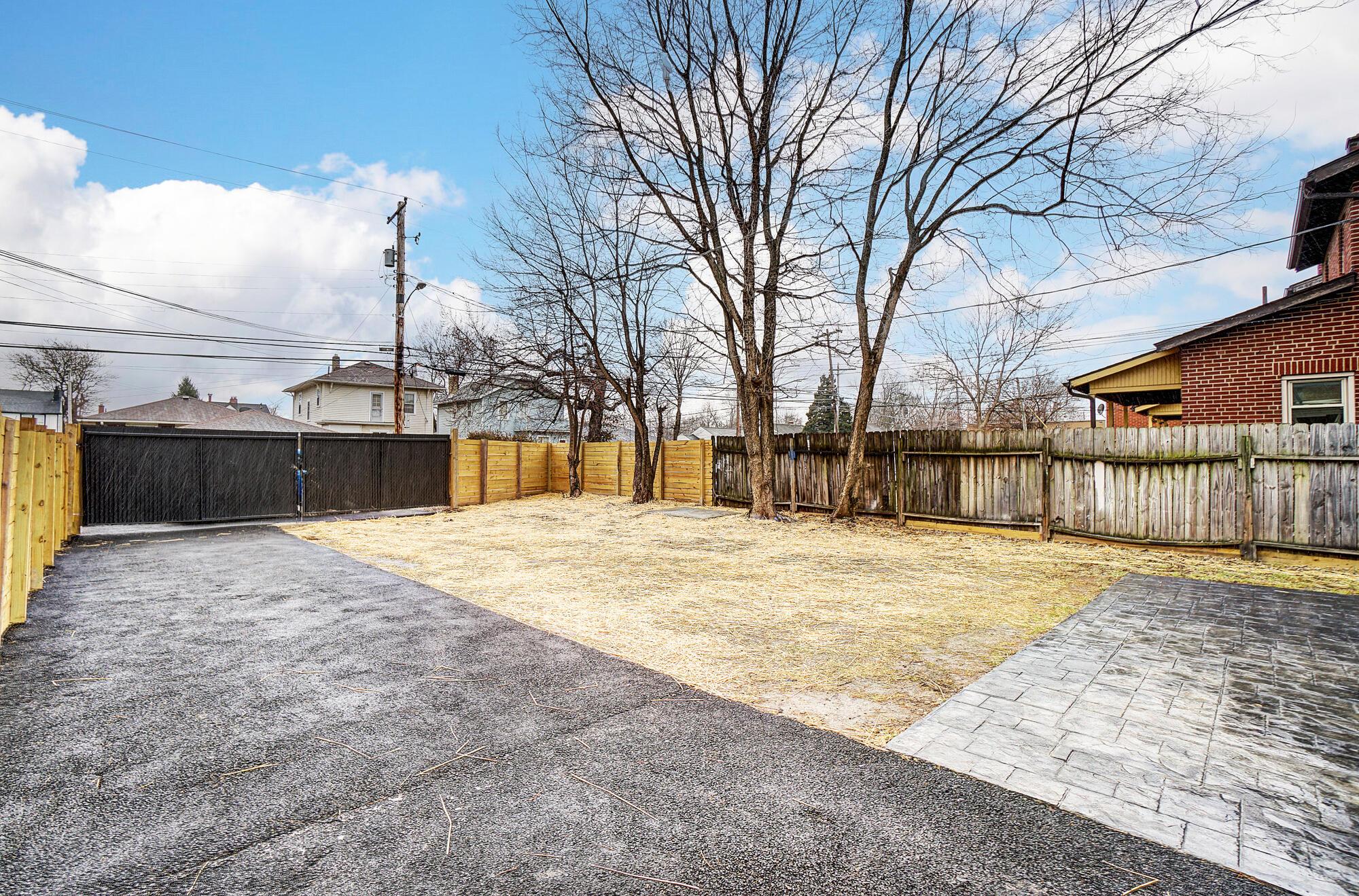 1665 E Livingston Avenue Property Photo 35