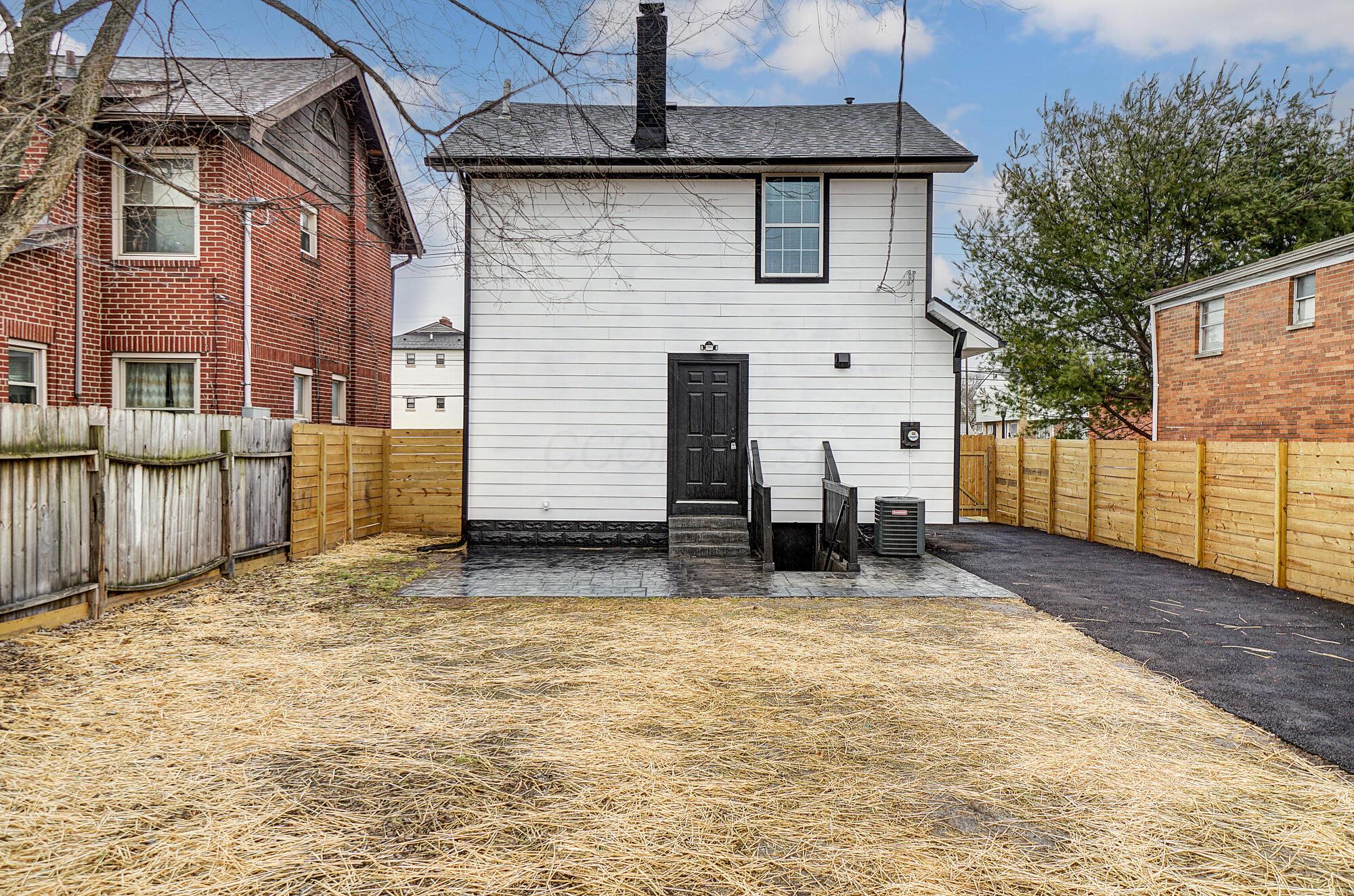 1665 E Livingston Avenue Property Photo 36