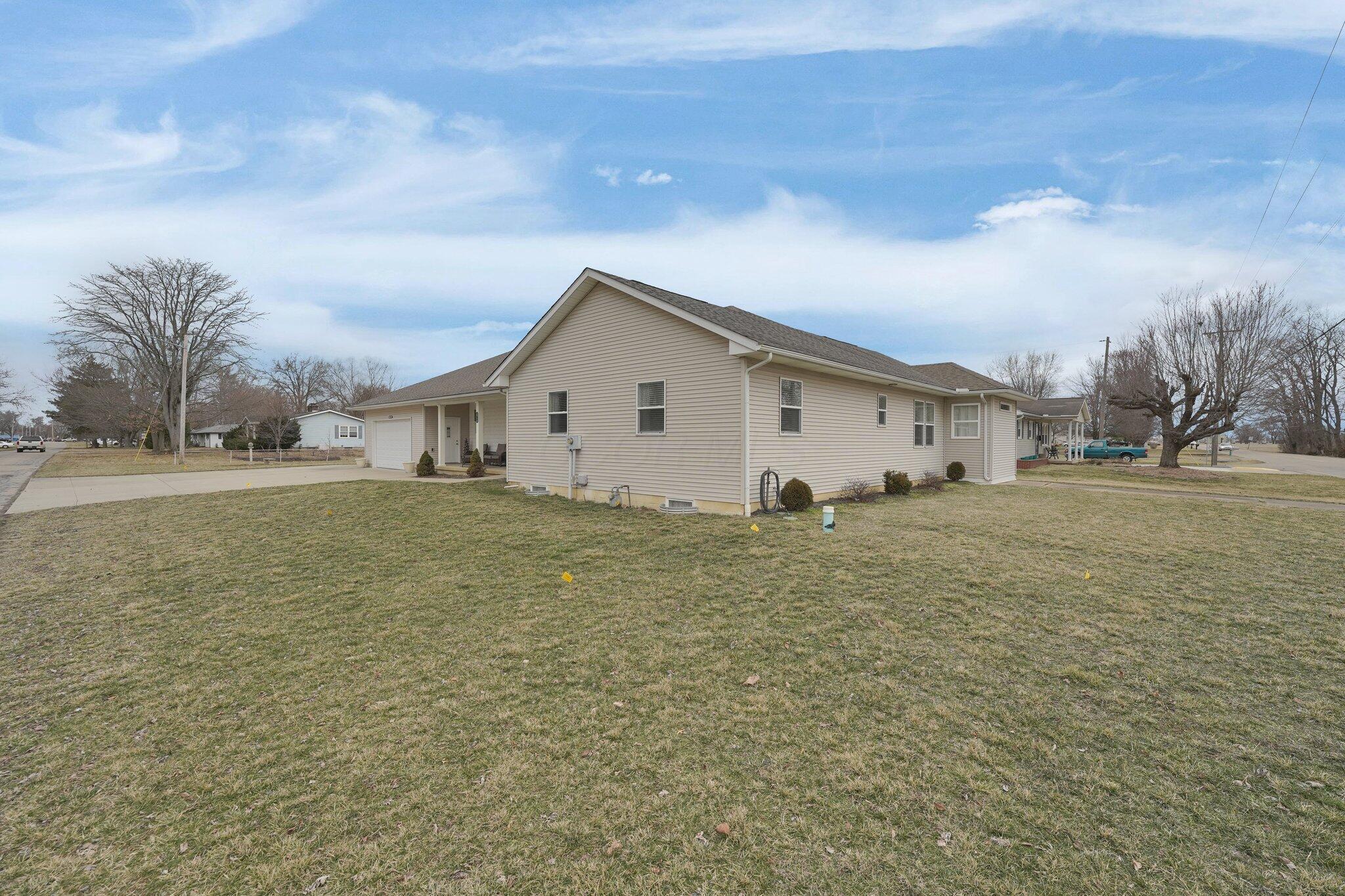 330 Station Street E Property Photo 40