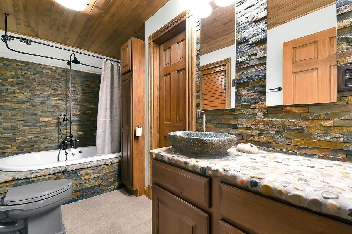 7429 Barneby Road Se Property Photo 6