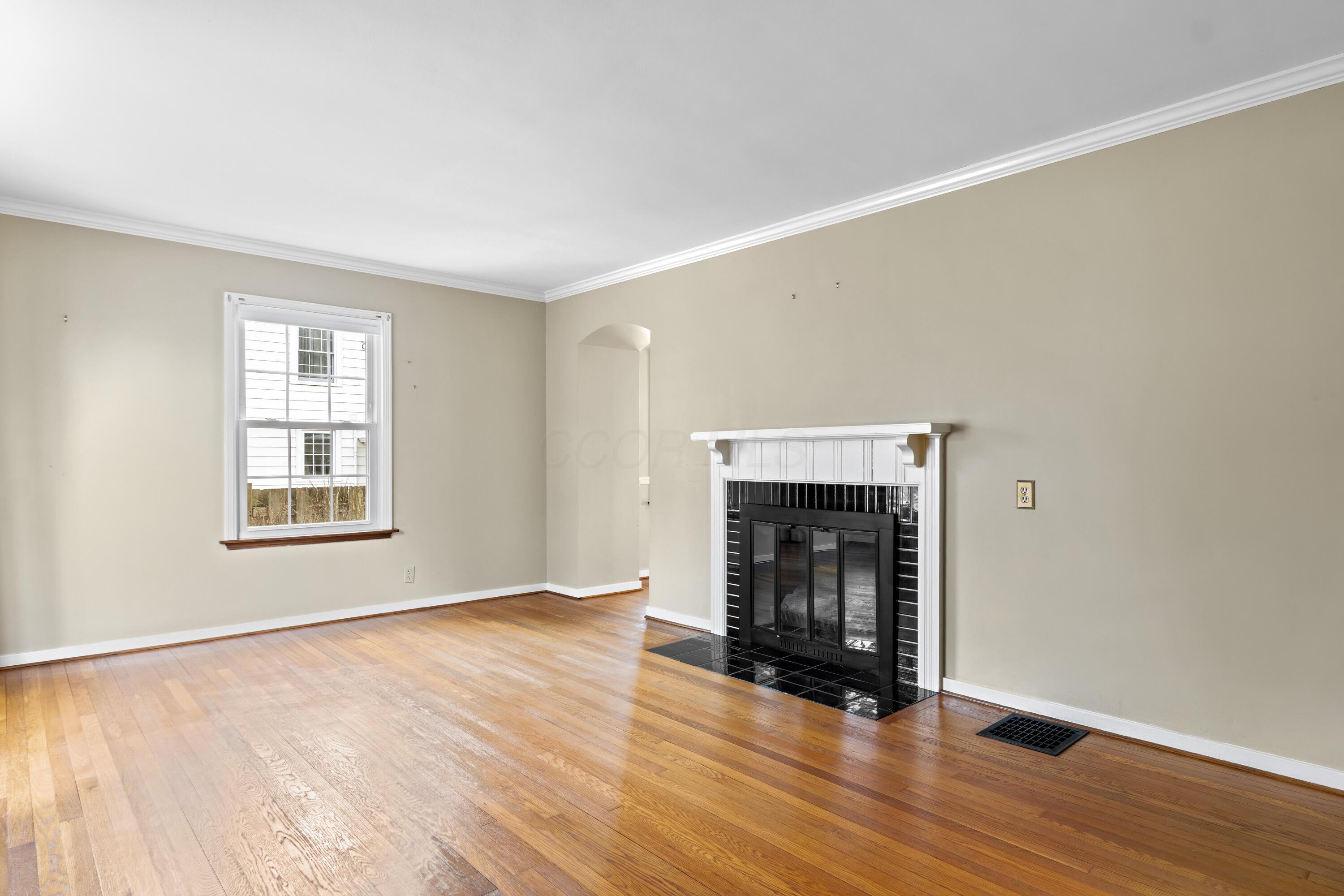 384 Fallis Road Property Photo 4