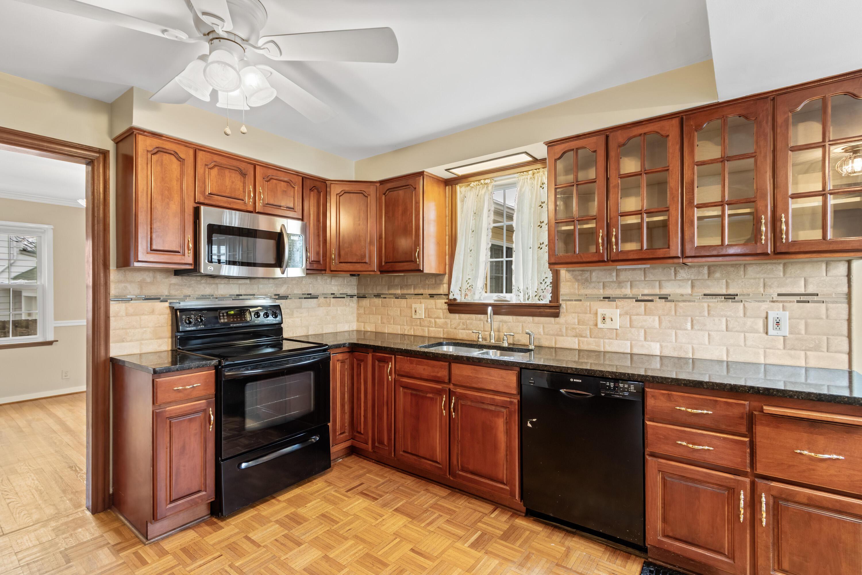 384 Fallis Road Property Photo 14
