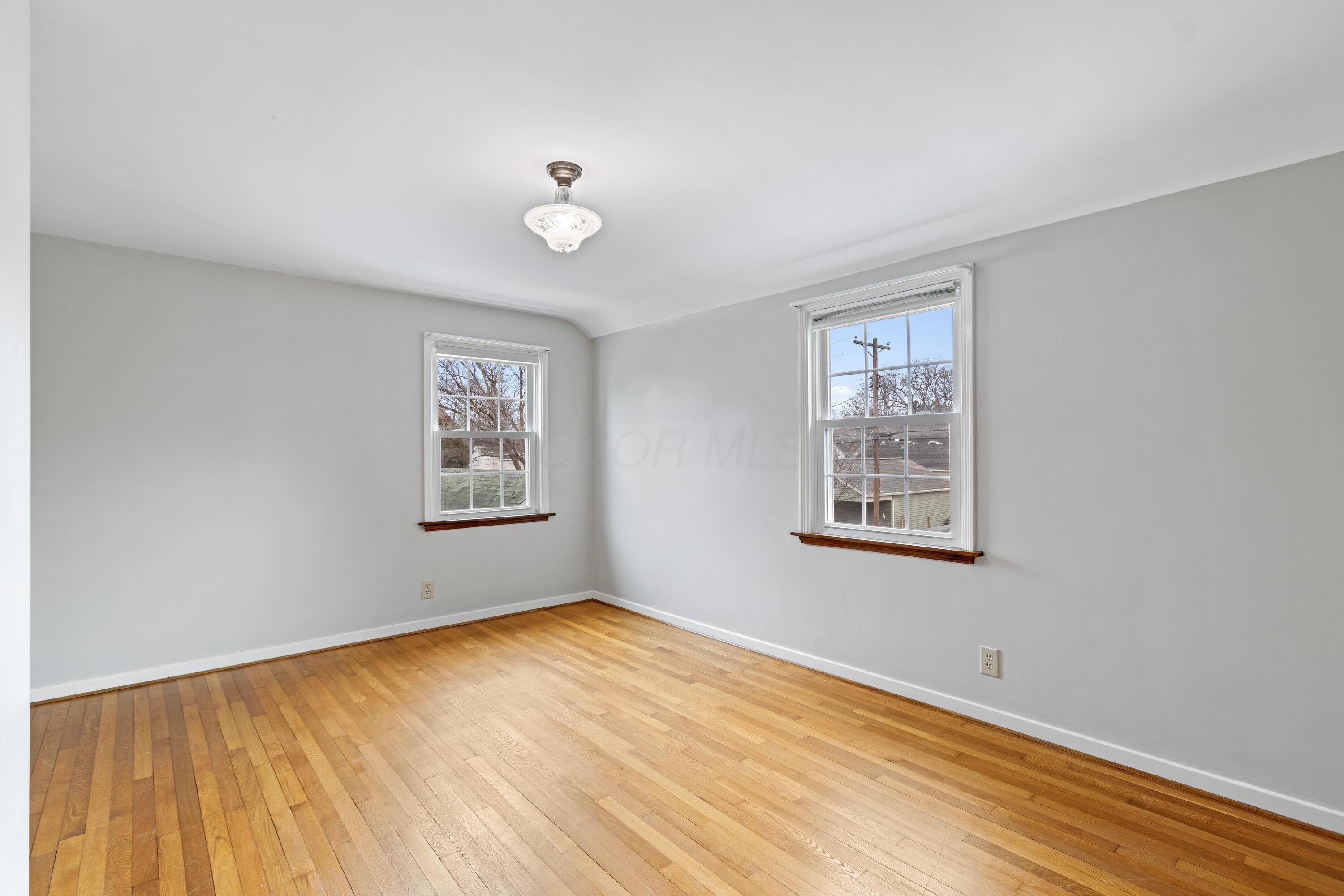 384 Fallis Road Property Photo 16