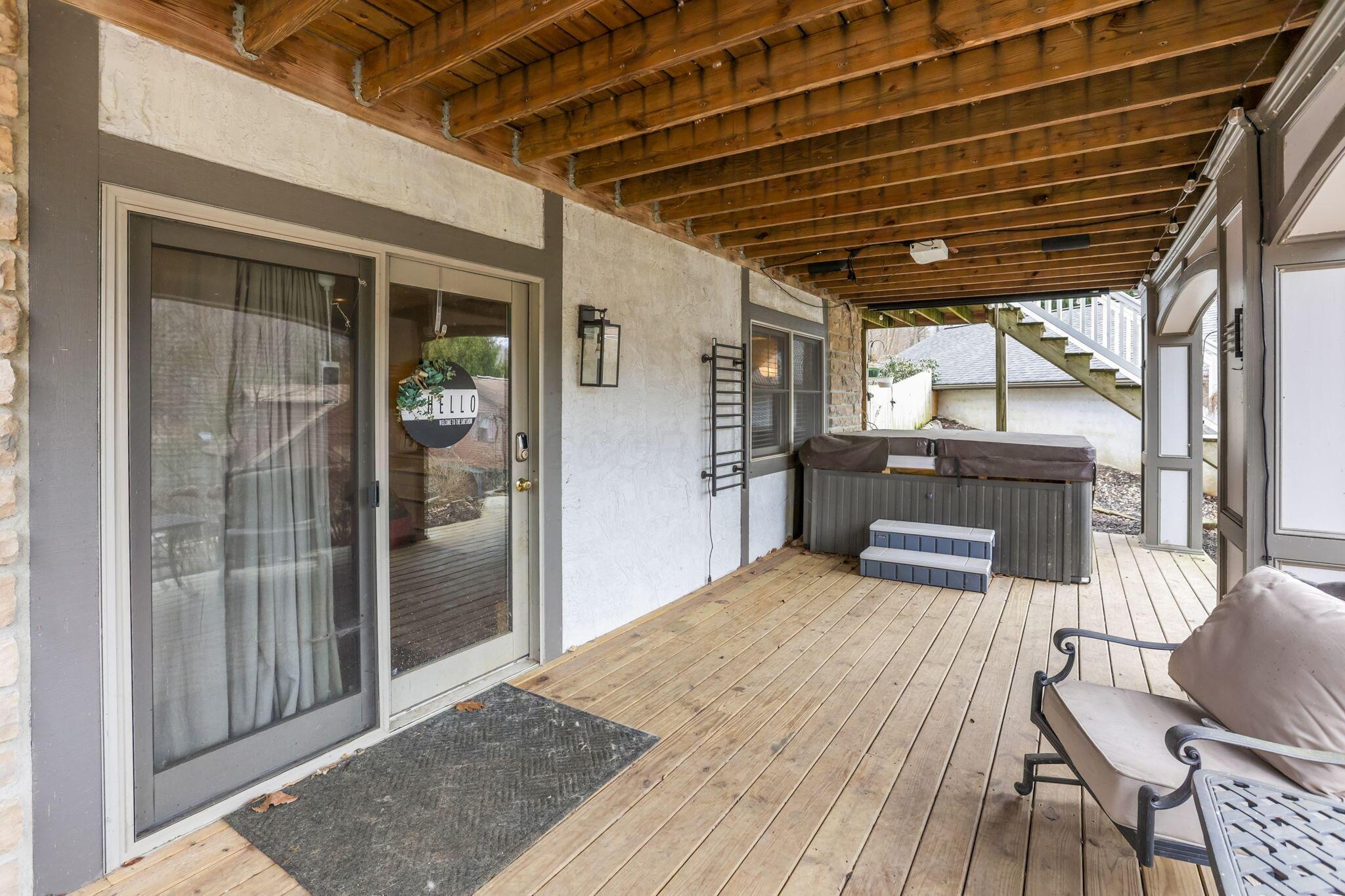 555 Ross Road Se Property Photo 4