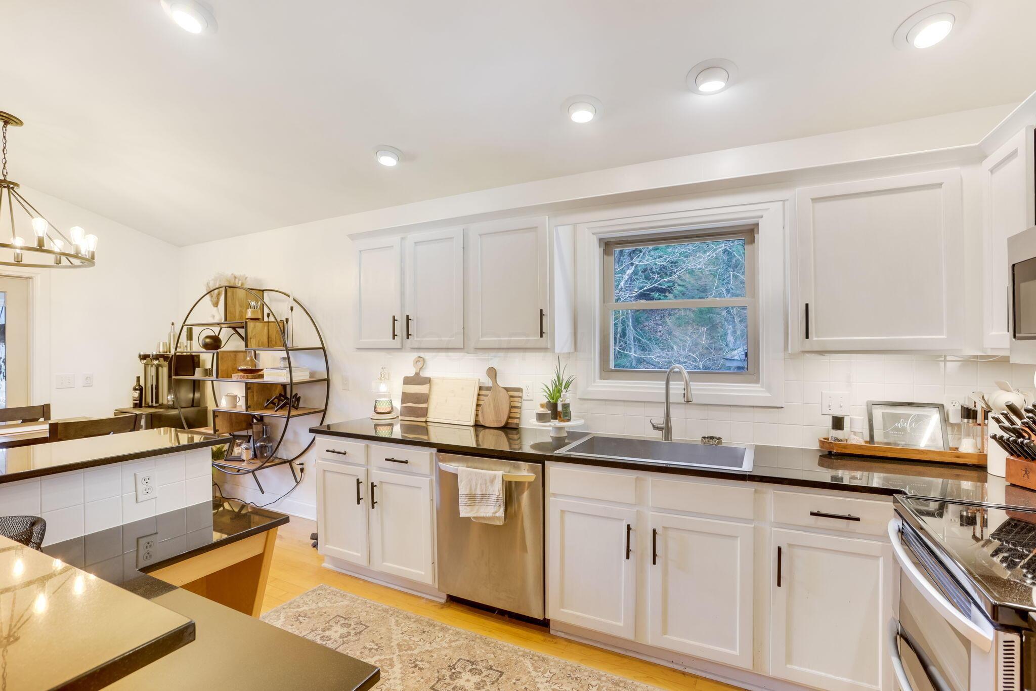 555 Ross Road Se Property Photo 15