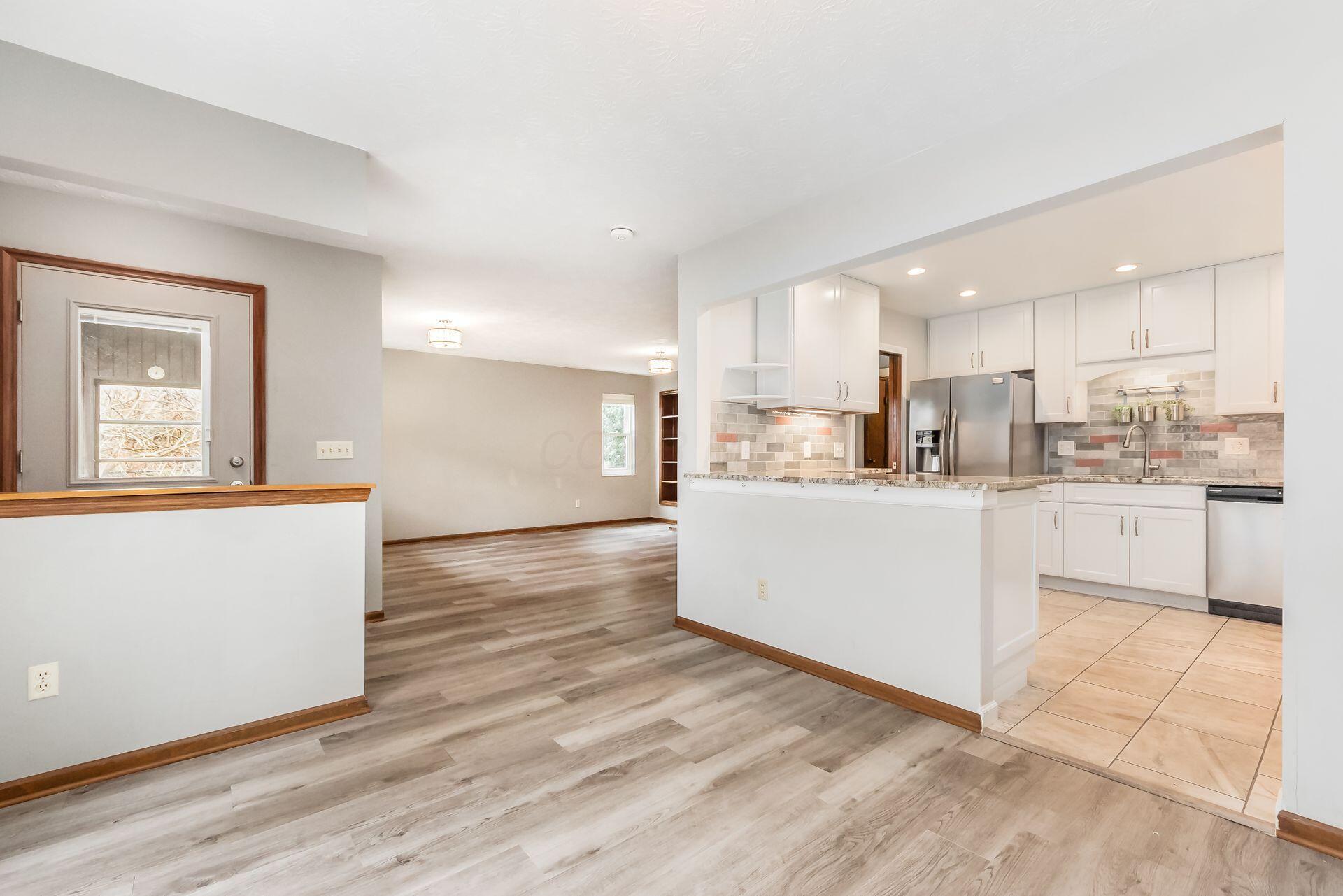 4574 Arlingate Drive E Property Photo 3