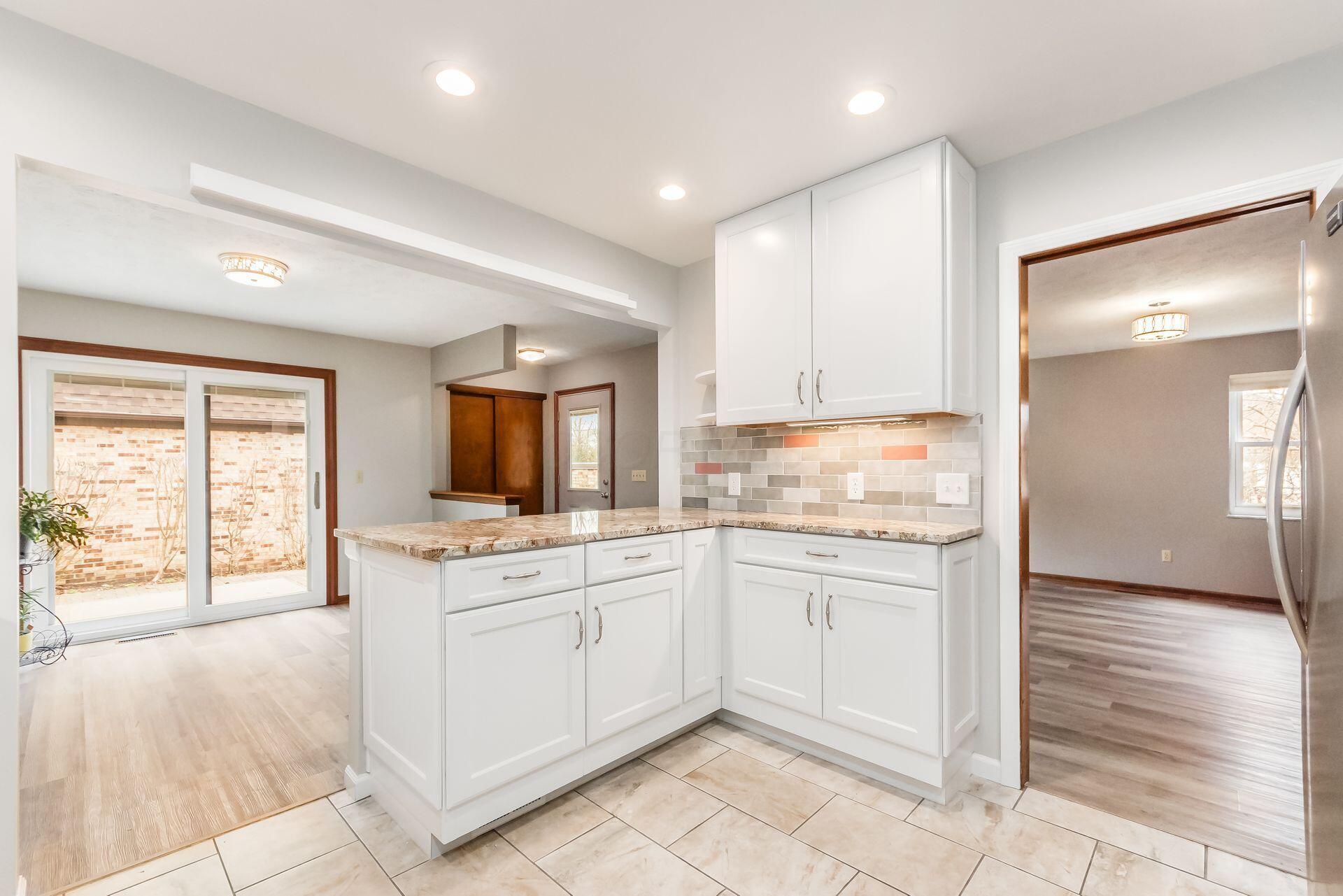 4574 Arlingate Drive E Property Photo 4