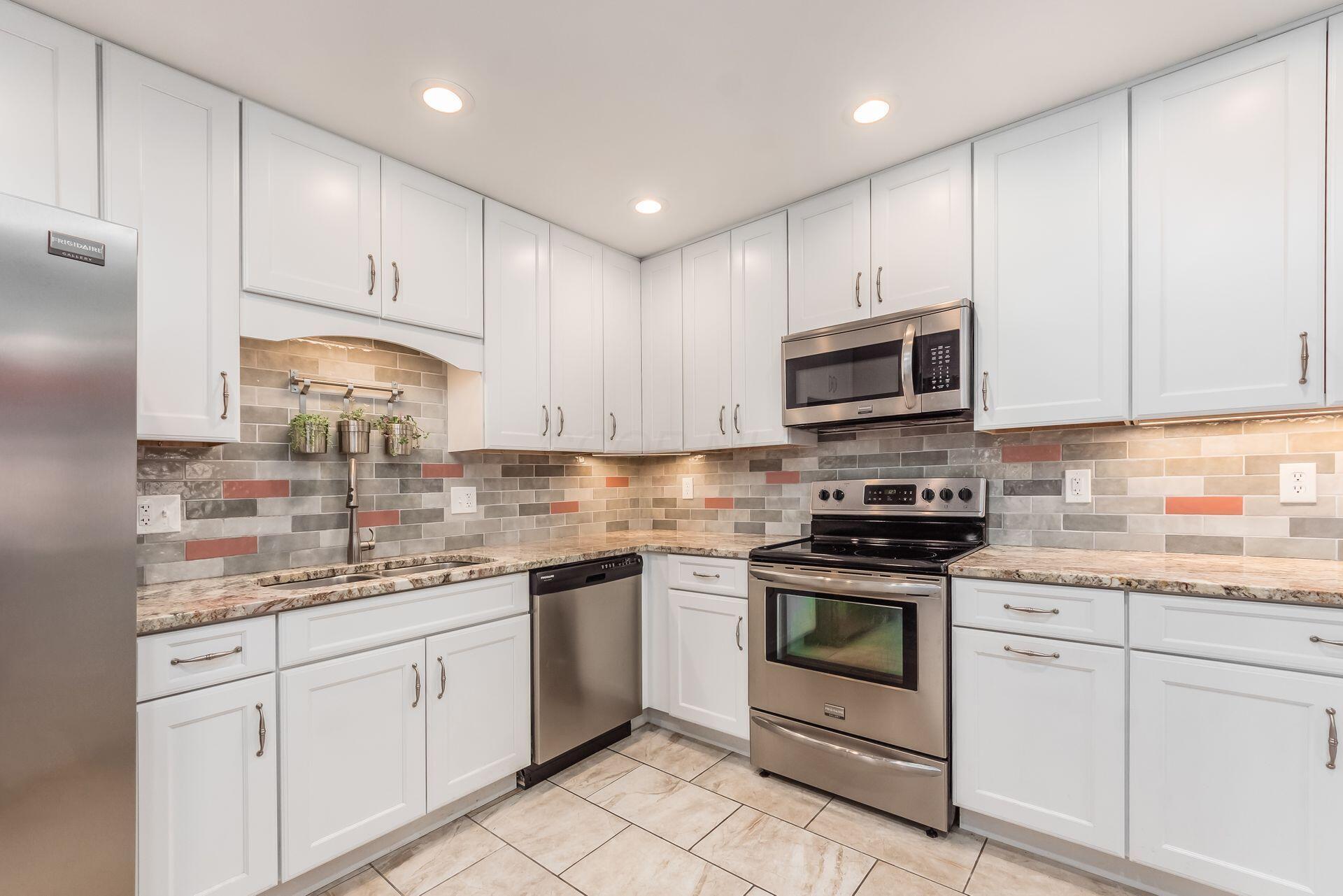 4574 Arlingate Drive E Property Photo 6