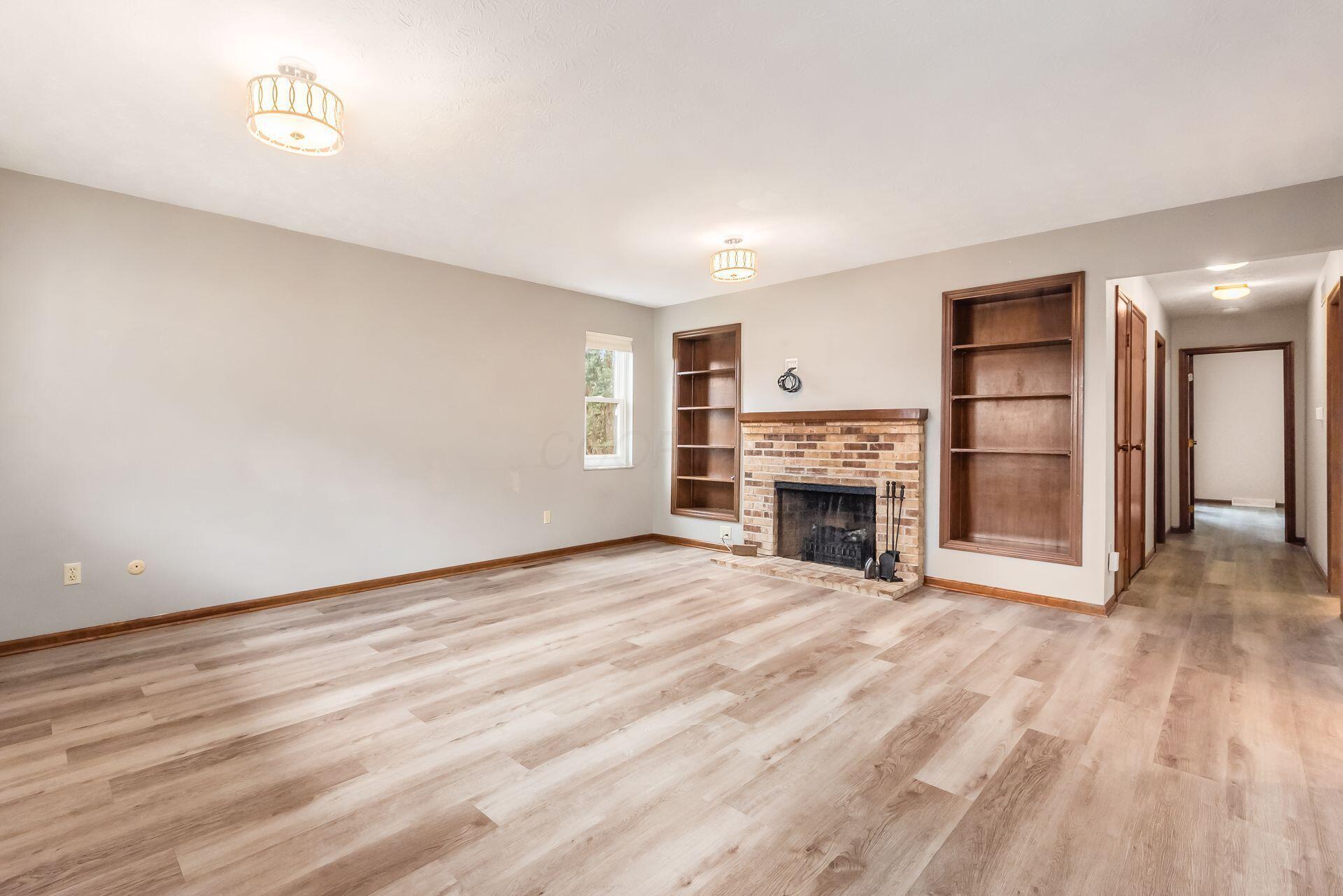 4574 Arlingate Drive E Property Photo 7