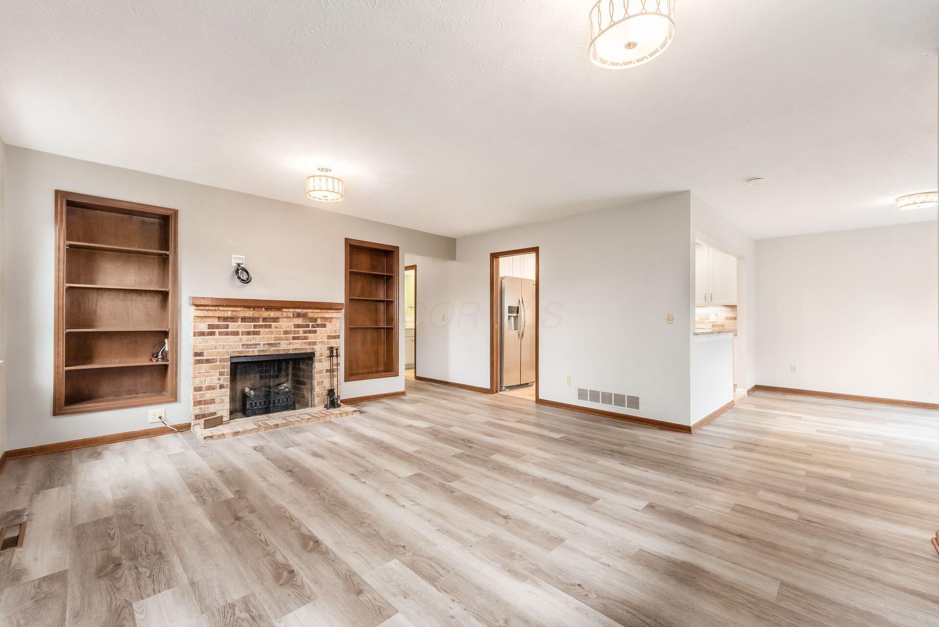 4574 Arlingate Drive E Property Photo 9