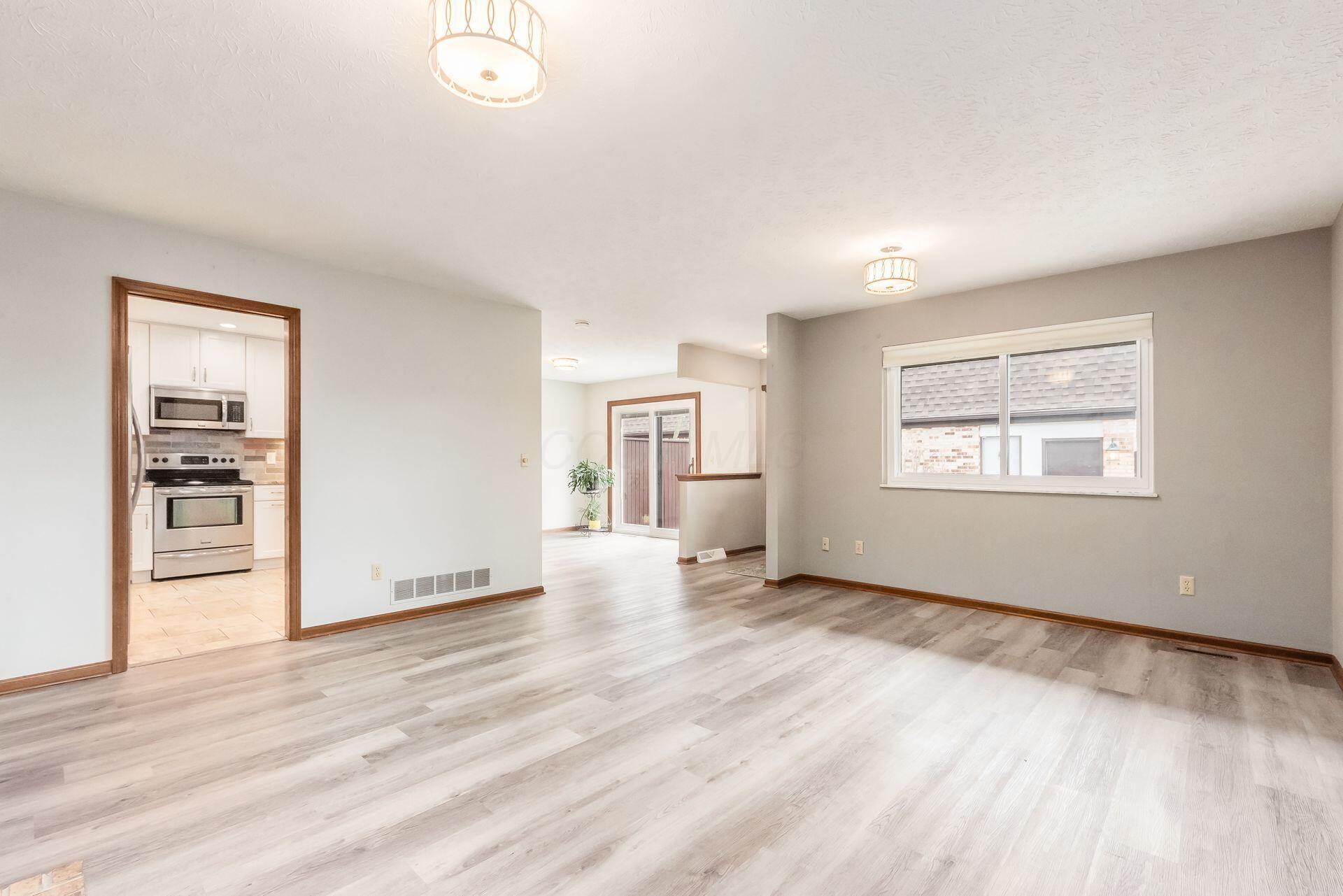 4574 Arlingate Drive E Property Photo 10