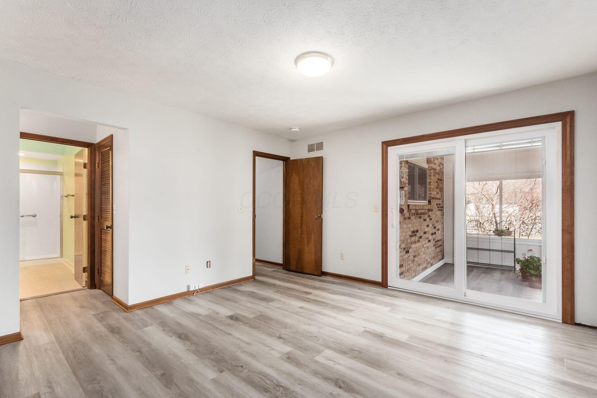 4574 Arlingate Drive E Property Photo 11