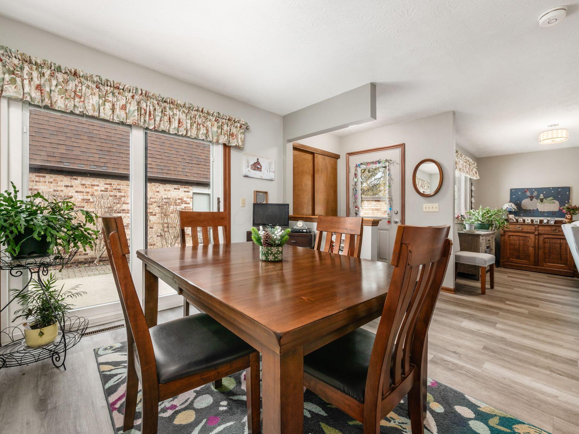 4574 Arlingate Drive E Property Photo 14