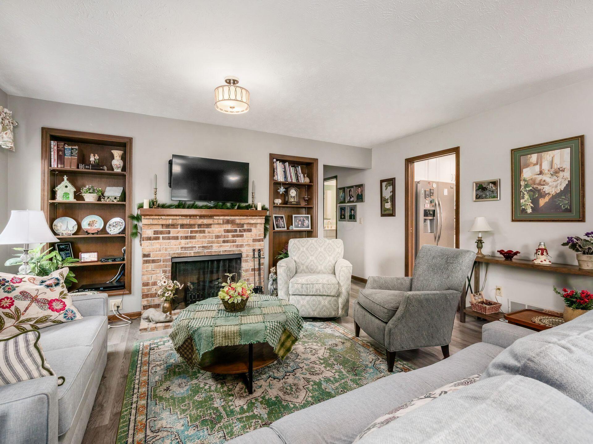 4574 Arlingate Drive E Property Photo 15