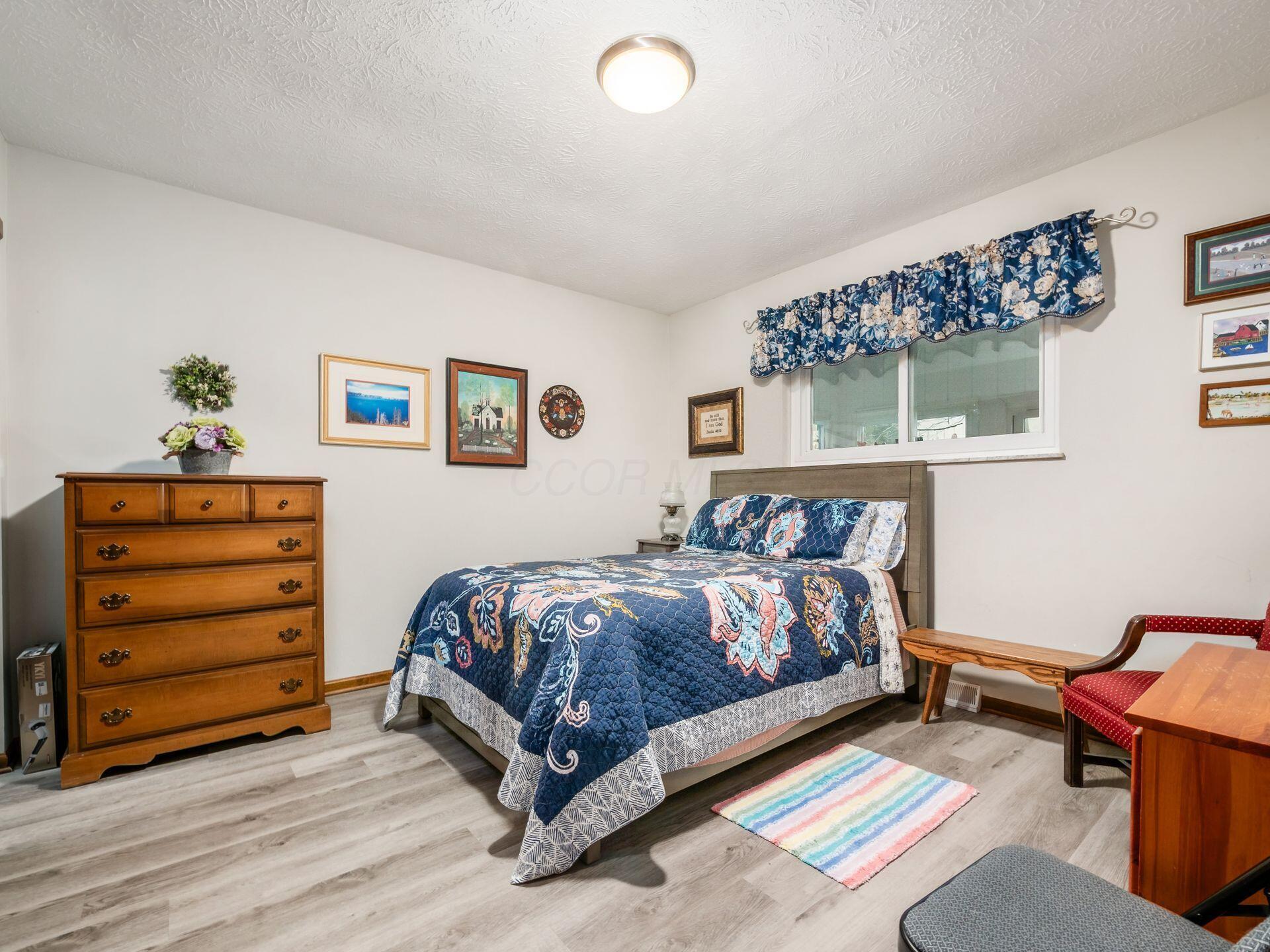 4574 Arlingate Drive E Property Photo 18