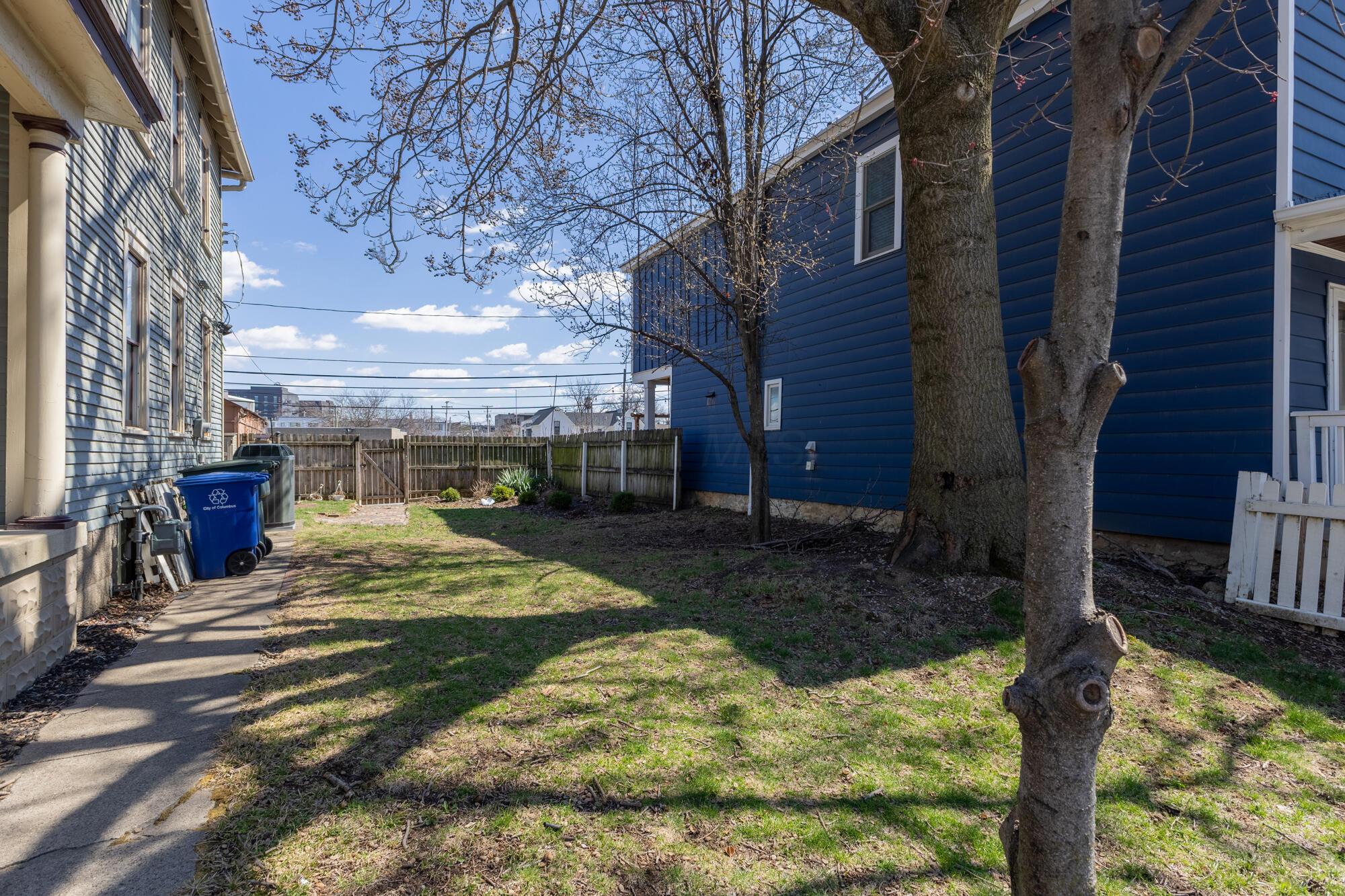 1152 Summit Street Property Photo 1