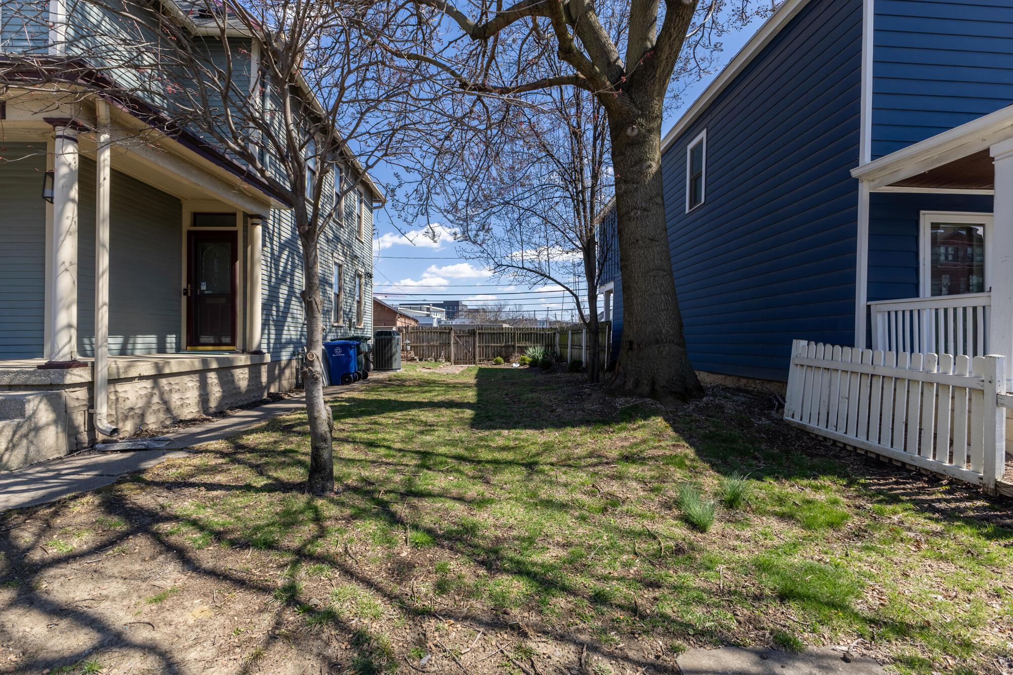 1152 Summit Street Property Photo 2