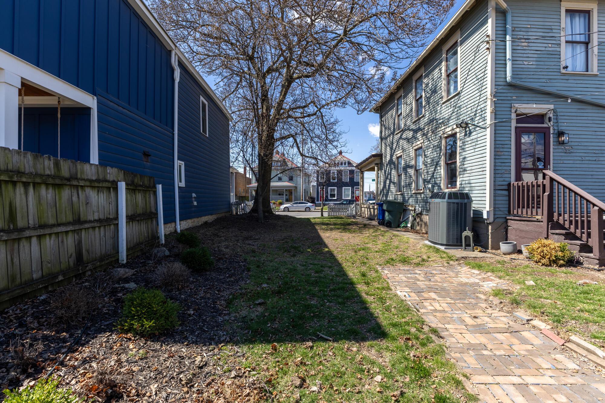 1152 Summit Street Property Photo 4