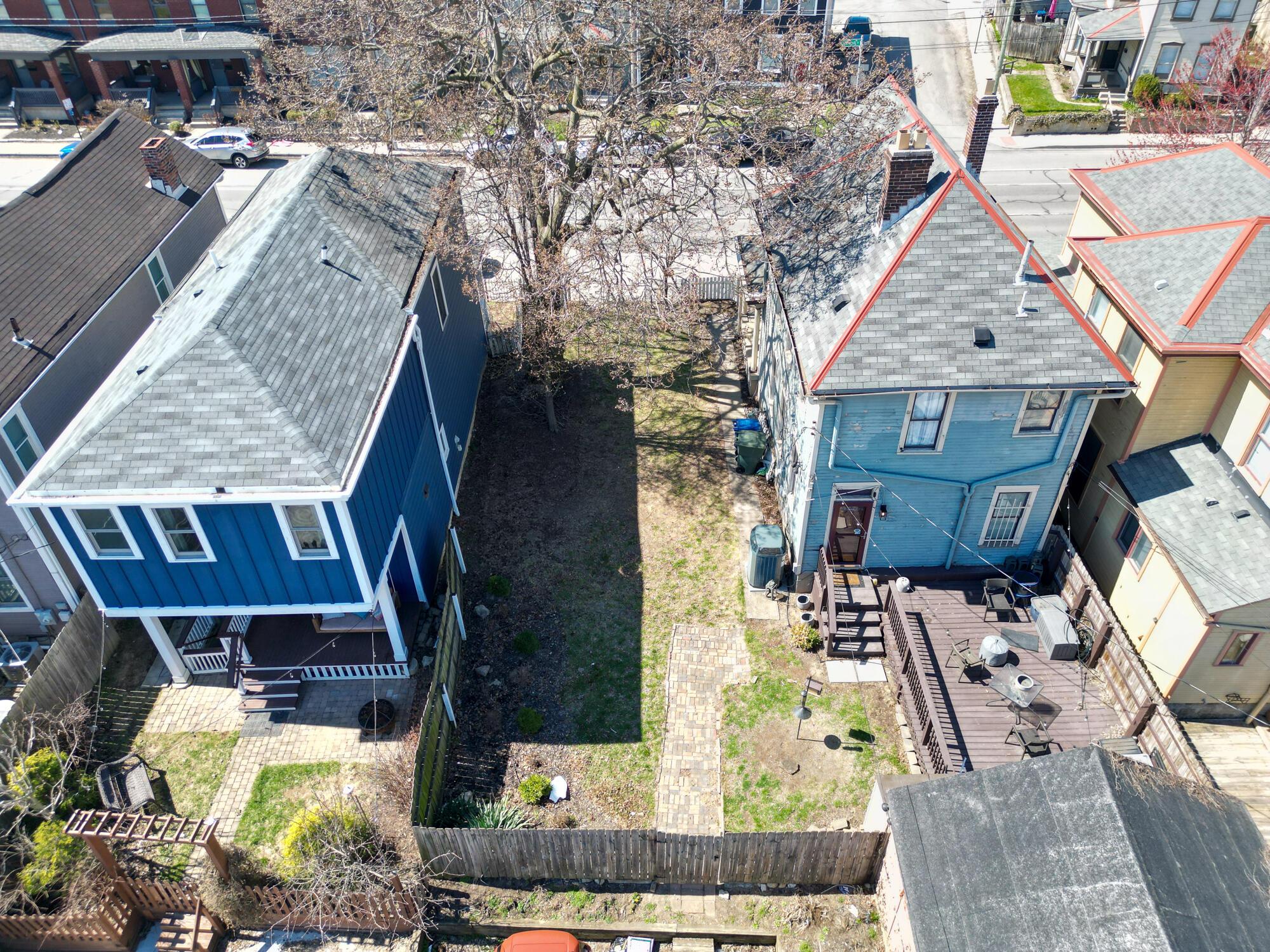 1152 Summit Street Property Photo 5