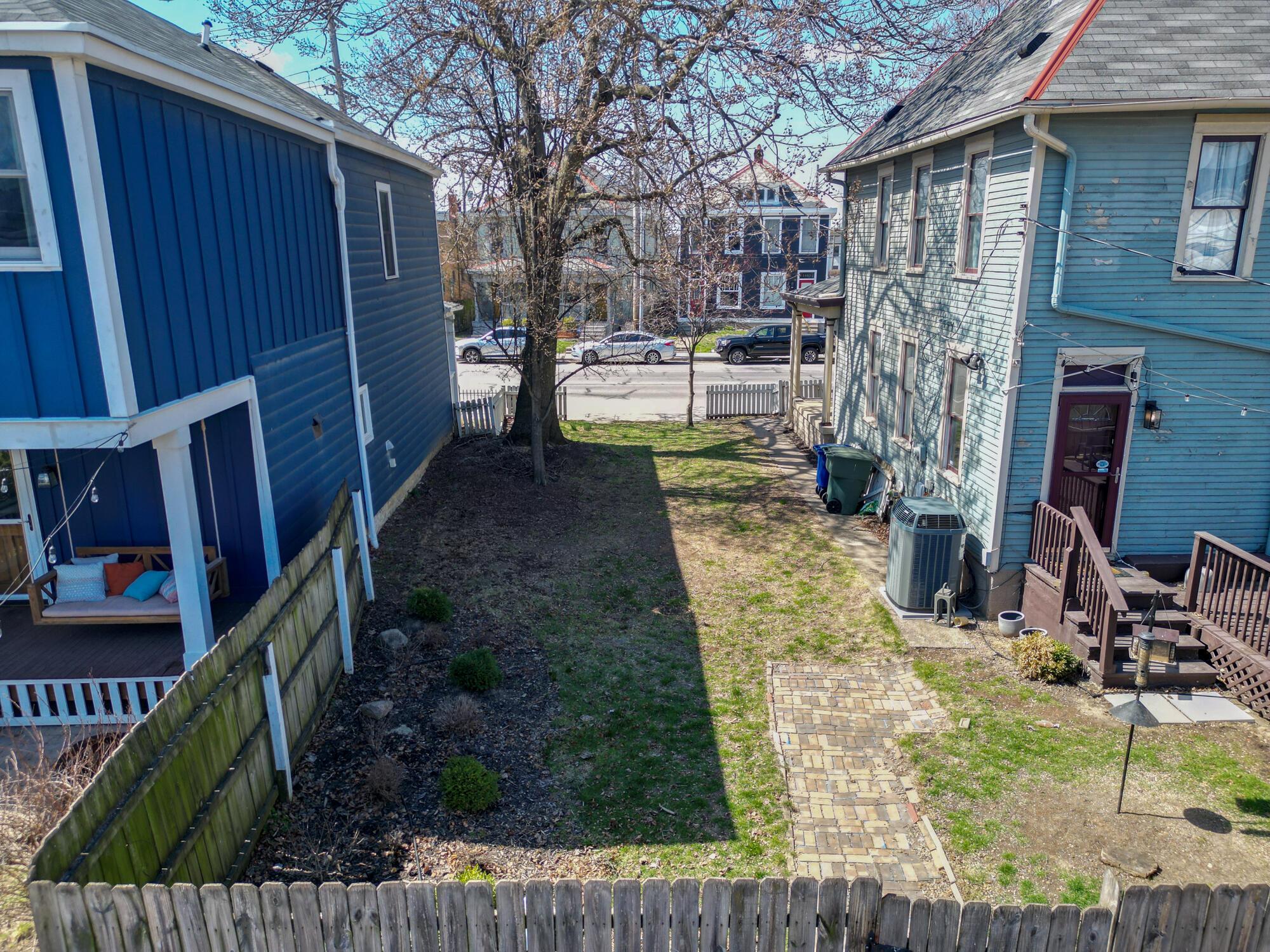 1152 Summit Street Property Photo 6